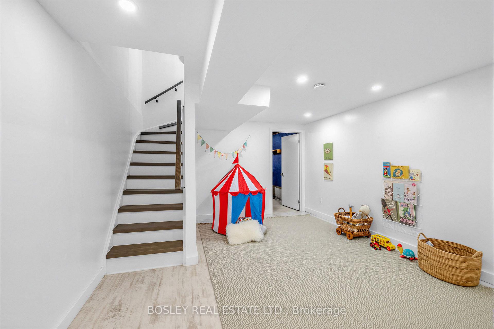 Photo 23 of 153 Lambertlodge Avenue, Toronto, Wychwood — HOMEH