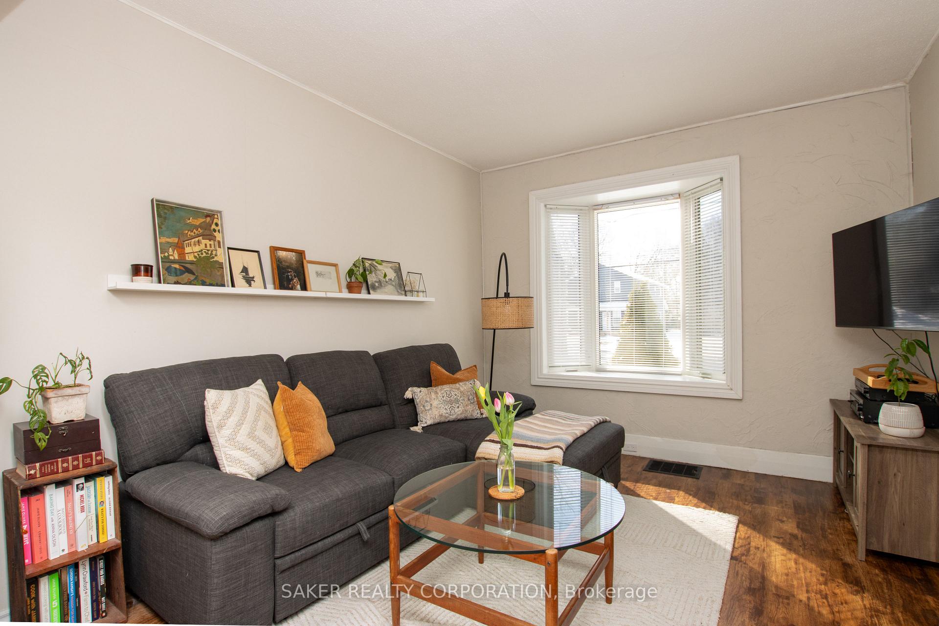 Photo 7 of 688 William Street, London, East F — HOMEH