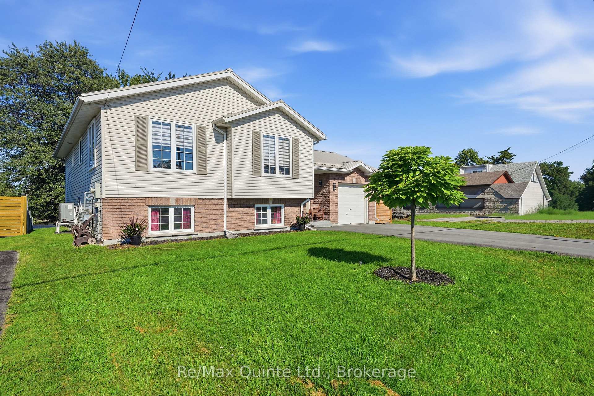 Photo 3 of 111 Cannifton Road N, Belleville, Thurlow Ward — HOMEH