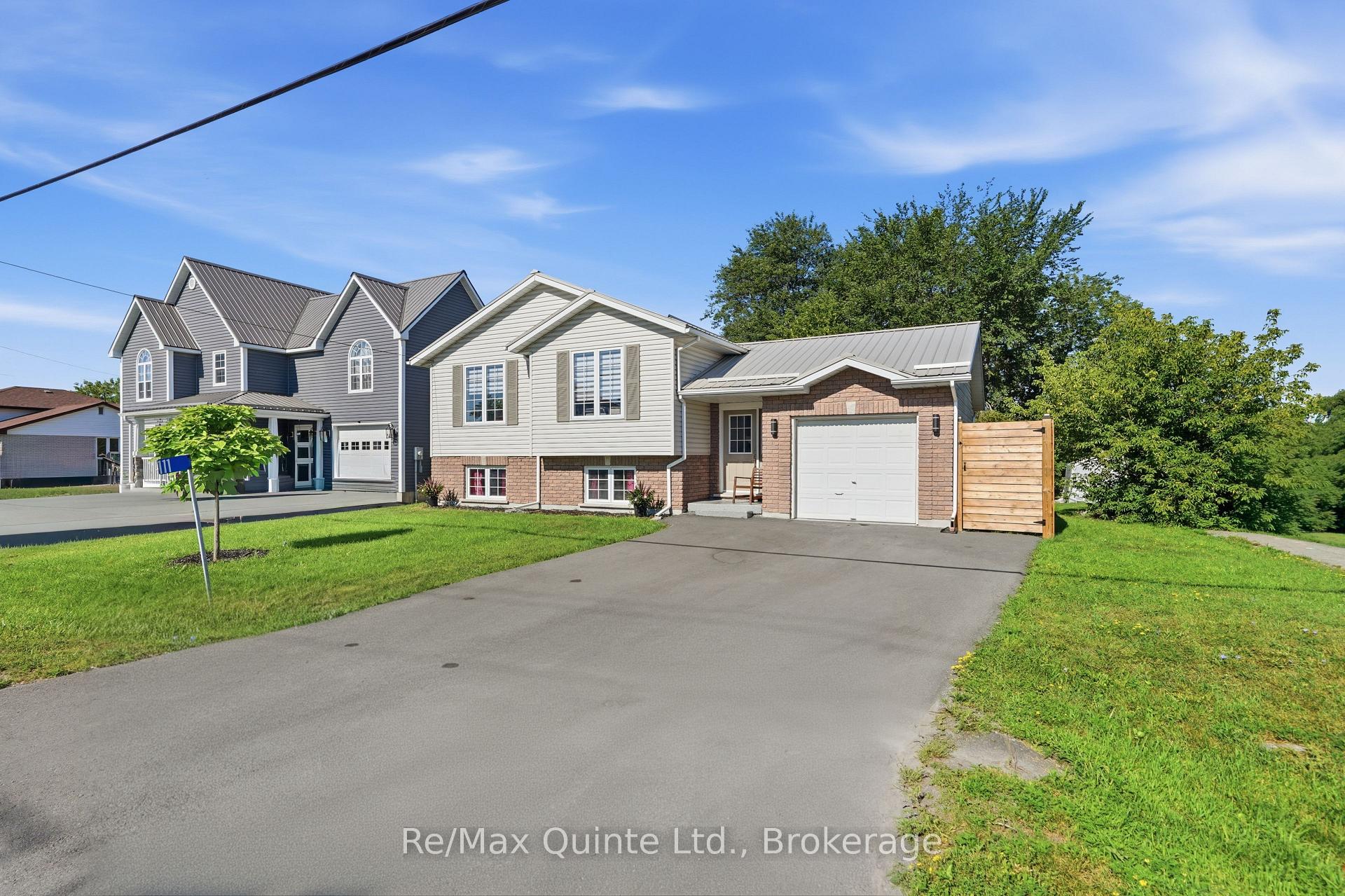 Photo 4 of 111 Cannifton Road N, Belleville, Thurlow Ward — HOMEH