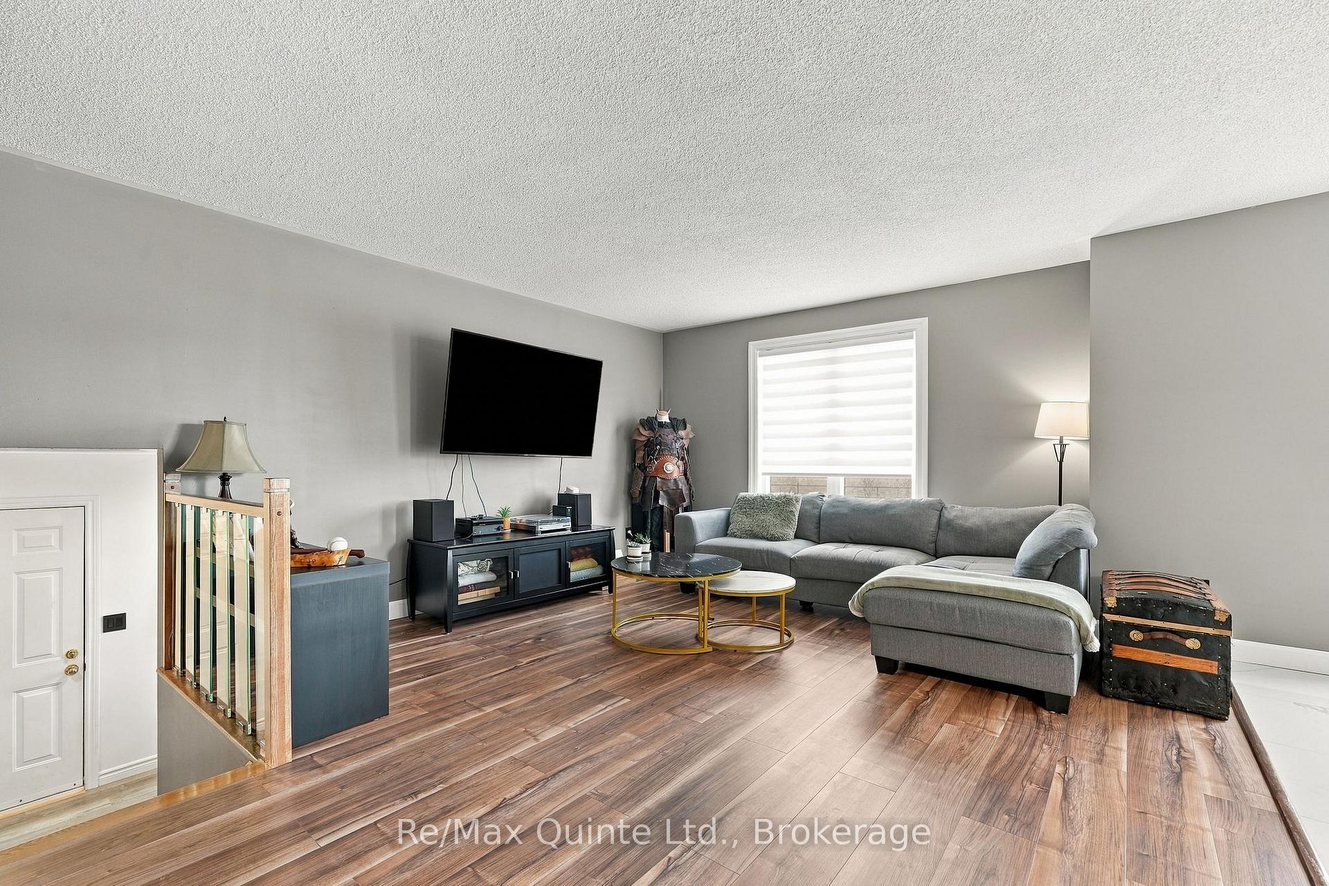 Photo 15 of 111 Cannifton Road N, Belleville, Thurlow Ward — HOMEH