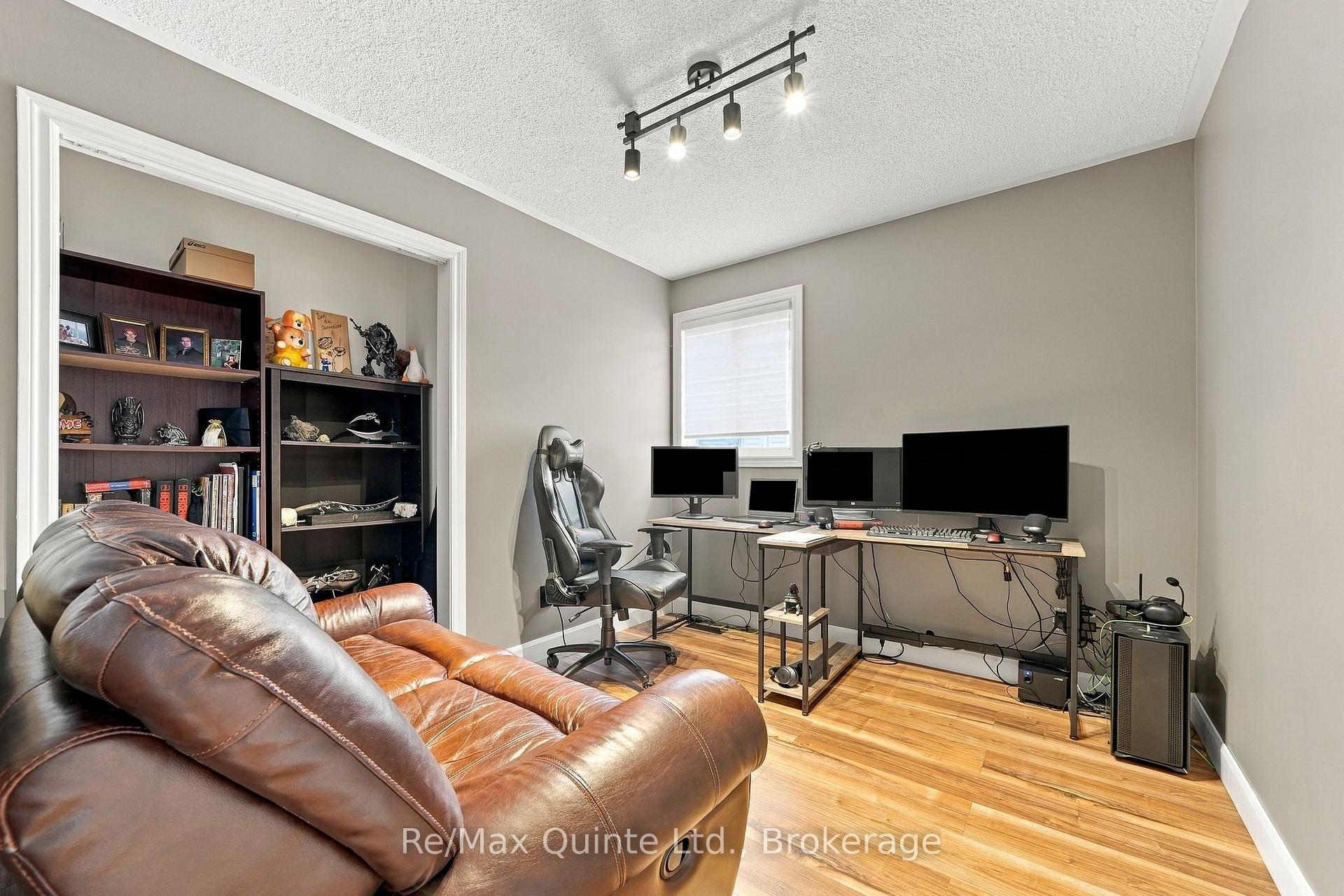 Photo 29 of 111 Cannifton Road N, Belleville, Thurlow Ward — HOMEH