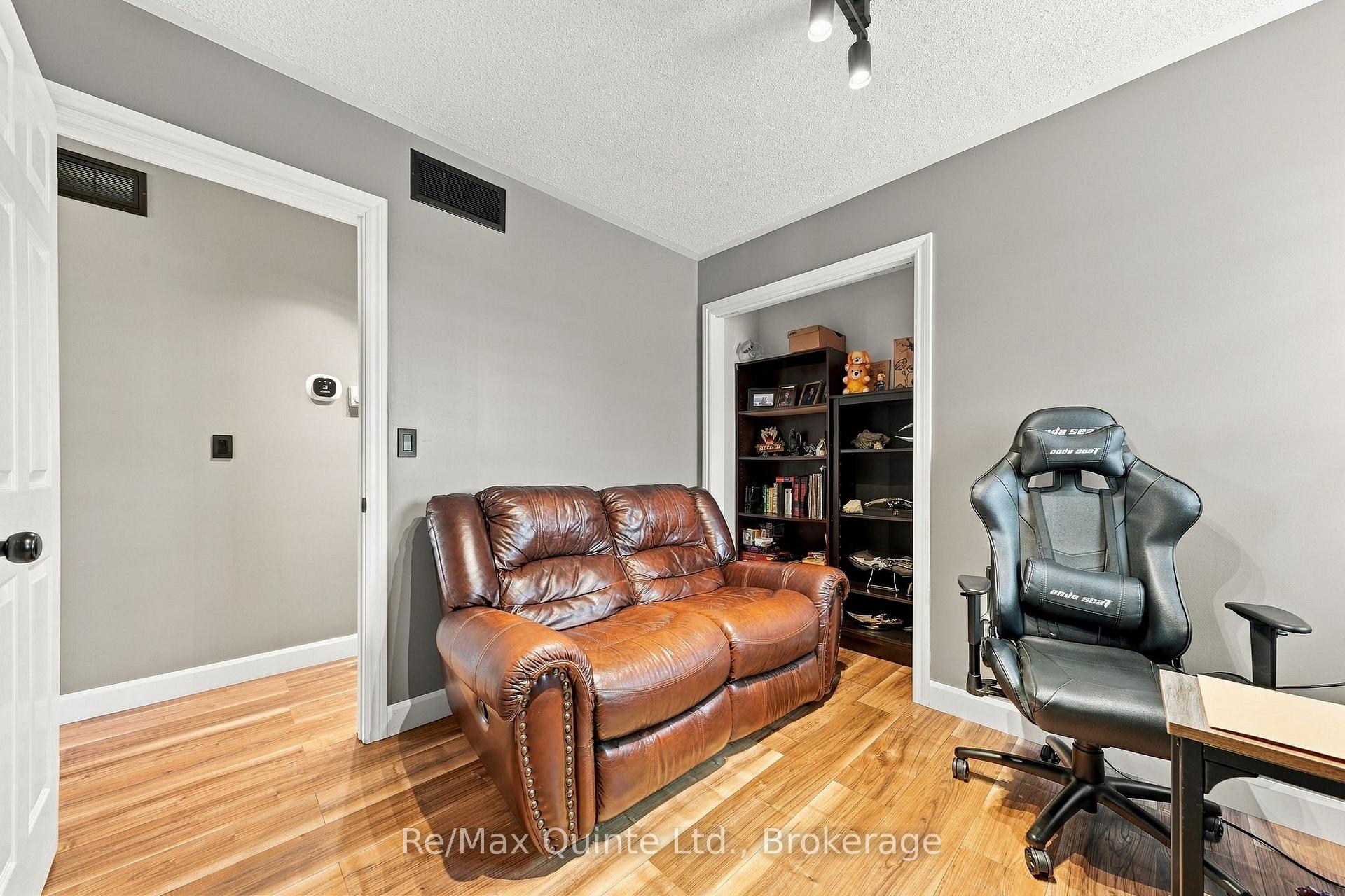 Photo 30 of 111 Cannifton Road N, Belleville, Thurlow Ward — HOMEH