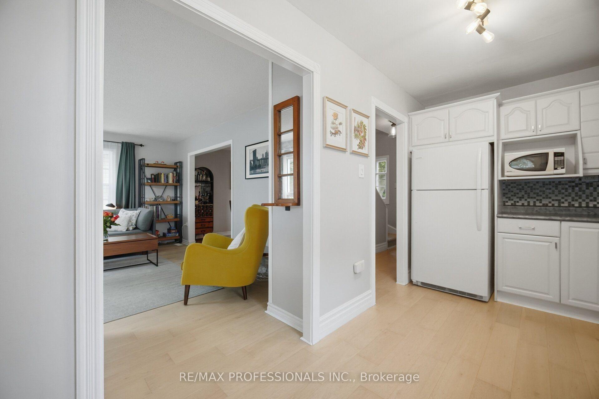 Photo 9 of 8 Smith Crescent, Etobicoke, Stonegate-Queensway — HOMEH