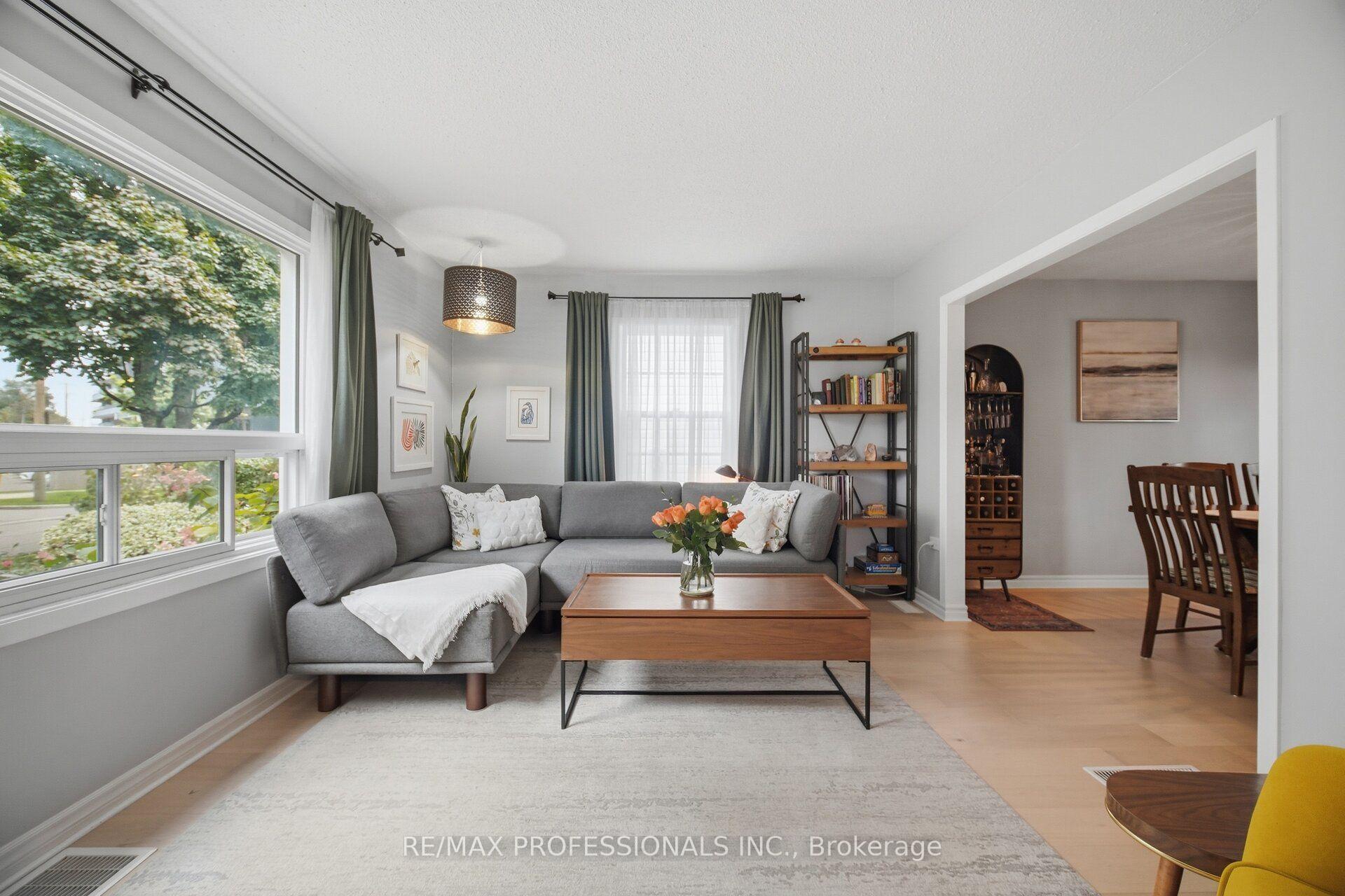Photo 11 of 8 Smith Crescent, Etobicoke, Stonegate-Queensway — HOMEH