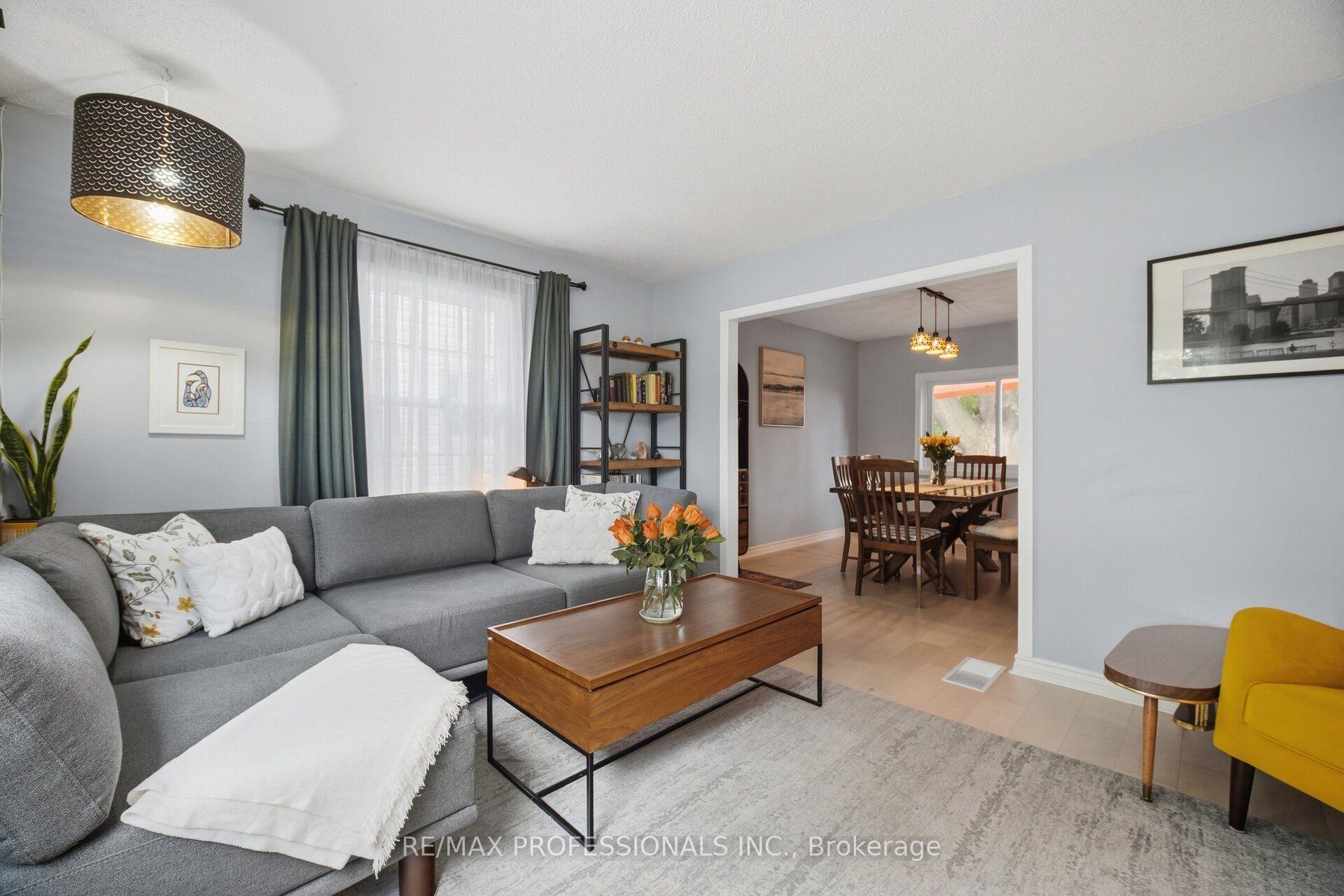 Photo 12 of 8 Smith Crescent, Etobicoke, Stonegate-Queensway — HOMEH