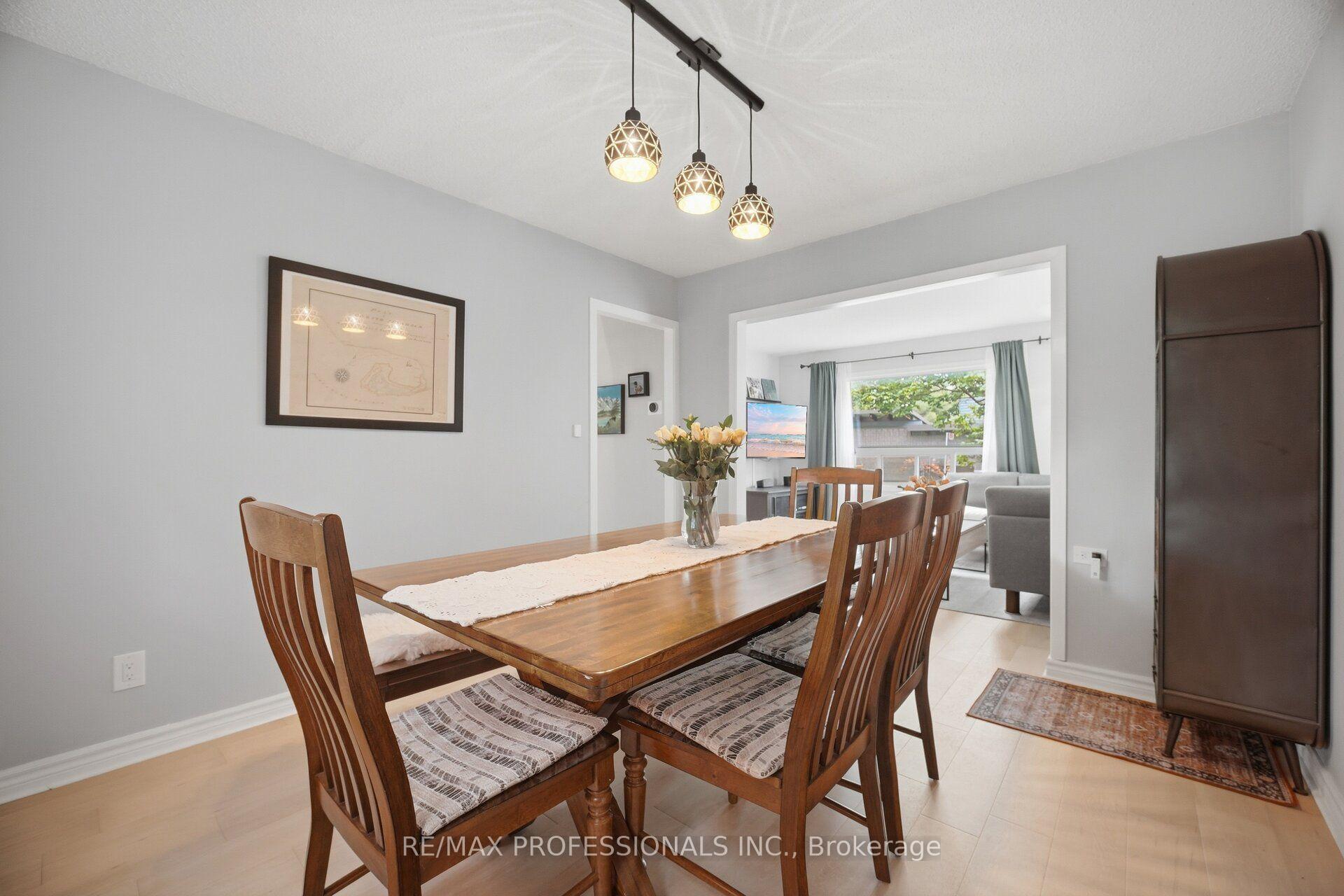 Photo 13 of 8 Smith Crescent, Etobicoke, Stonegate-Queensway — HOMEH