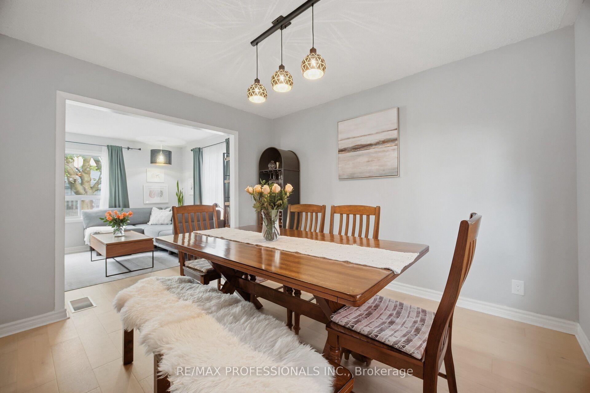 Photo 15 of 8 Smith Crescent, Etobicoke, Stonegate-Queensway — HOMEH