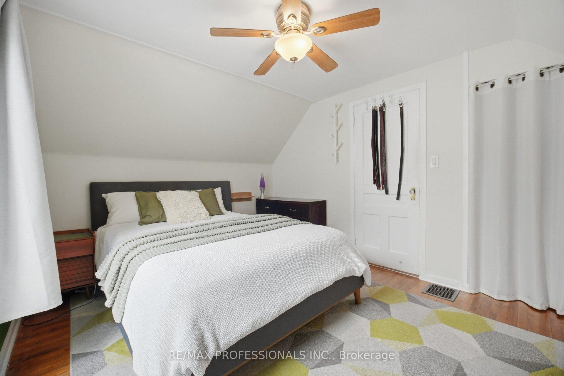 Photo 20 of 8 Smith Crescent, Etobicoke, Stonegate-Queensway — HOMEH