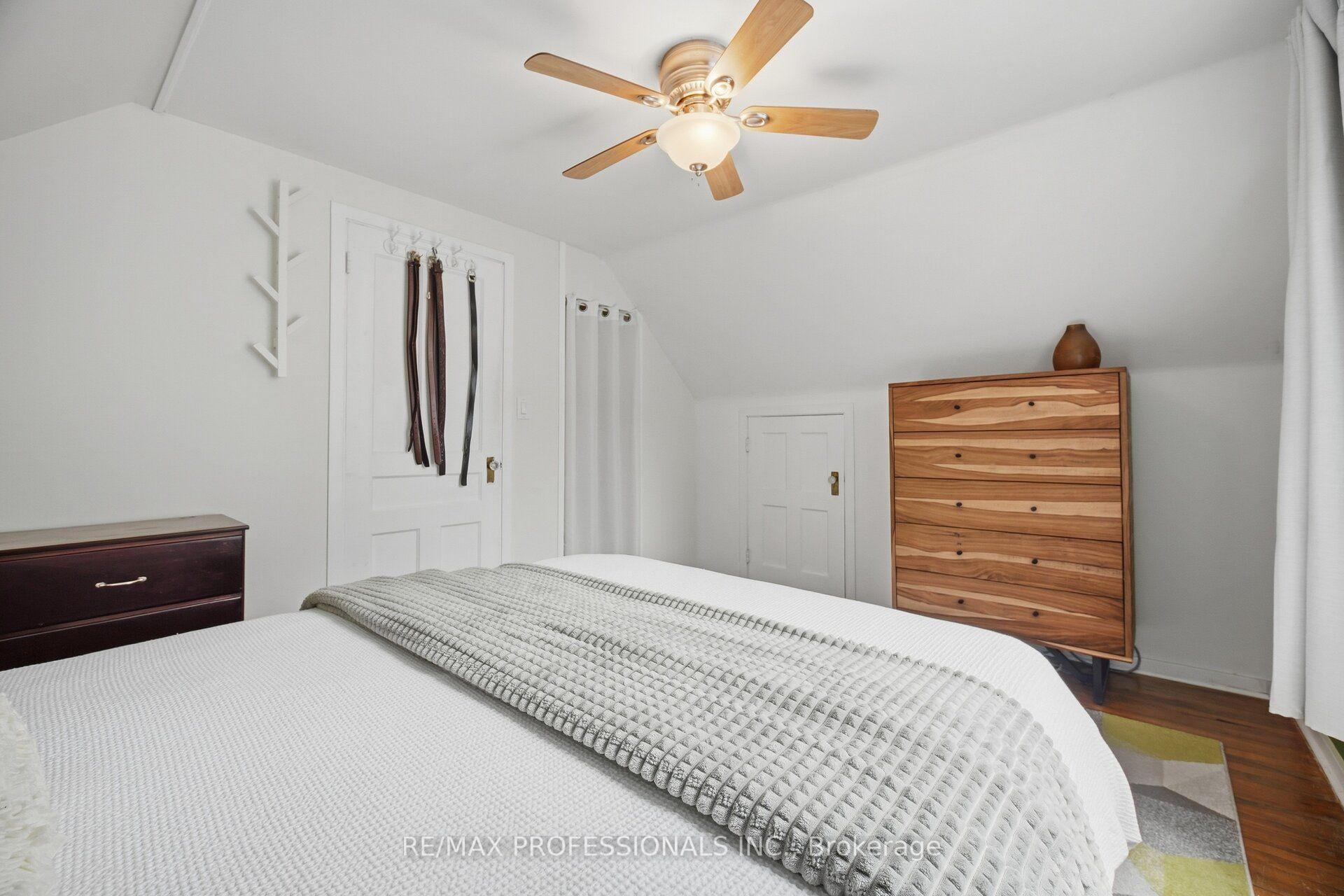Photo 21 of 8 Smith Crescent, Etobicoke, Stonegate-Queensway — HOMEH