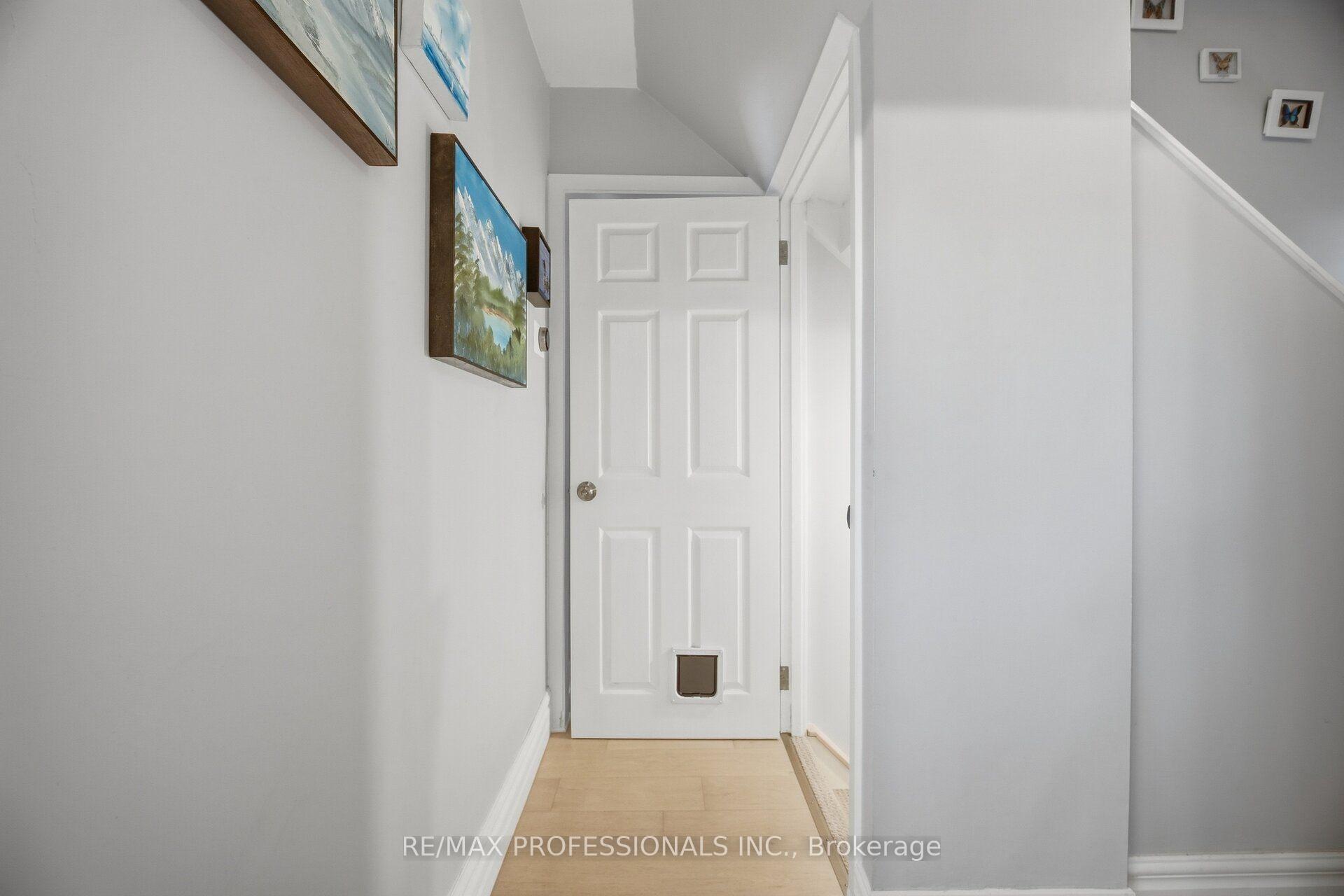 Photo 24 of 8 Smith Crescent, Etobicoke, Stonegate-Queensway — HOMEH
