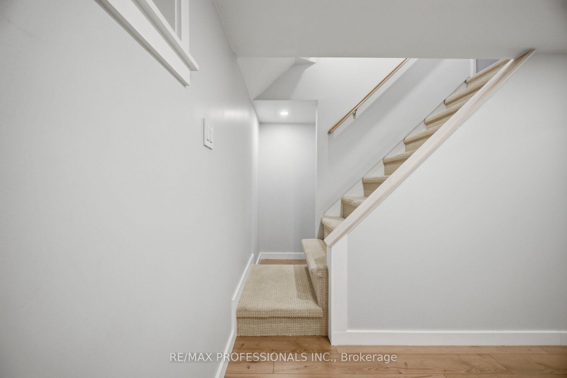 Photo 25 of 8 Smith Crescent, Etobicoke, Stonegate-Queensway — HOMEH