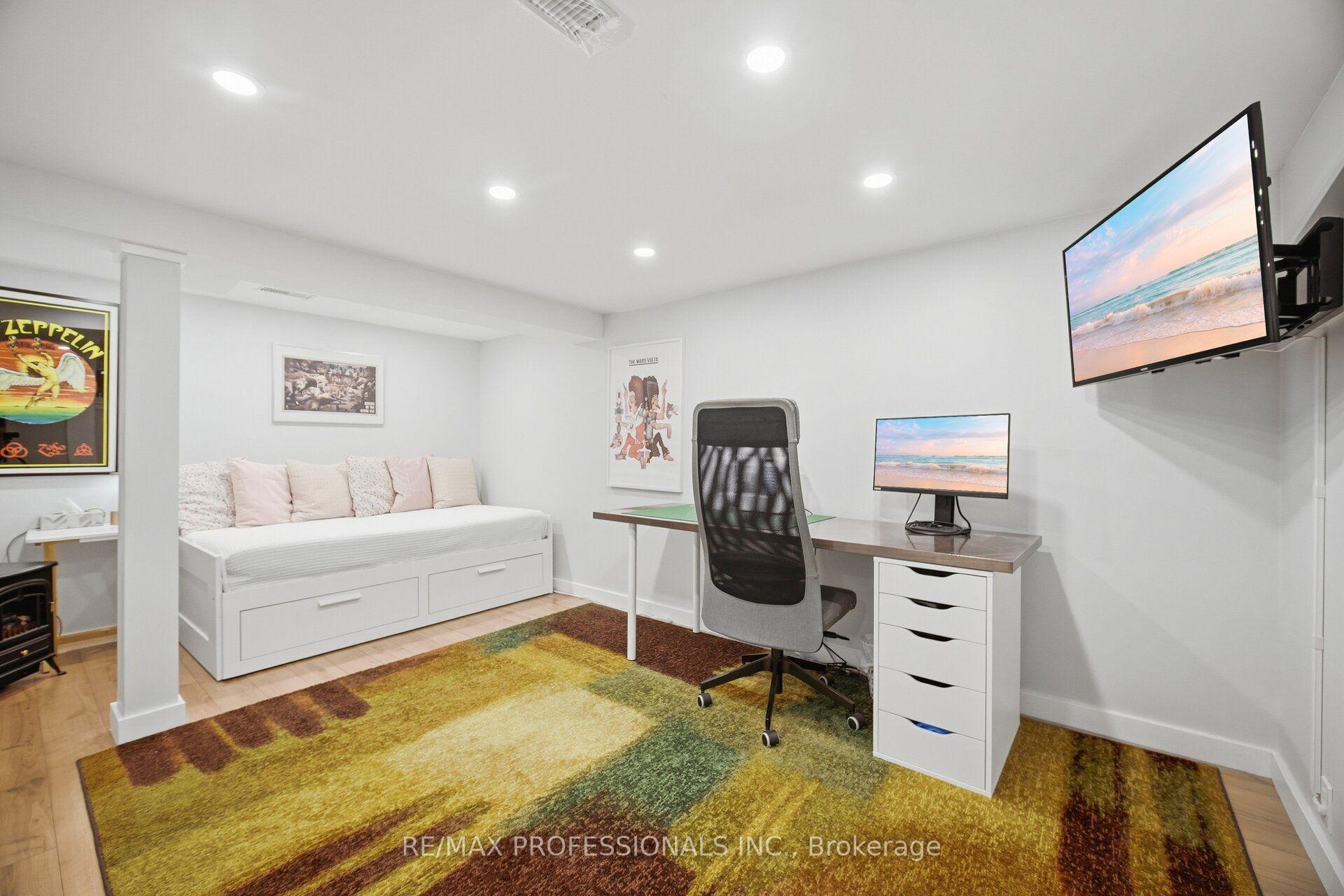 Photo 26 of 8 Smith Crescent, Etobicoke, Stonegate-Queensway — HOMEH