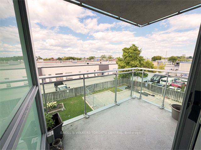 Photo 5 of Unit 330, 60 Fairfax Crescent, Scarborough, Clairlea-Birchmount — HOMEH