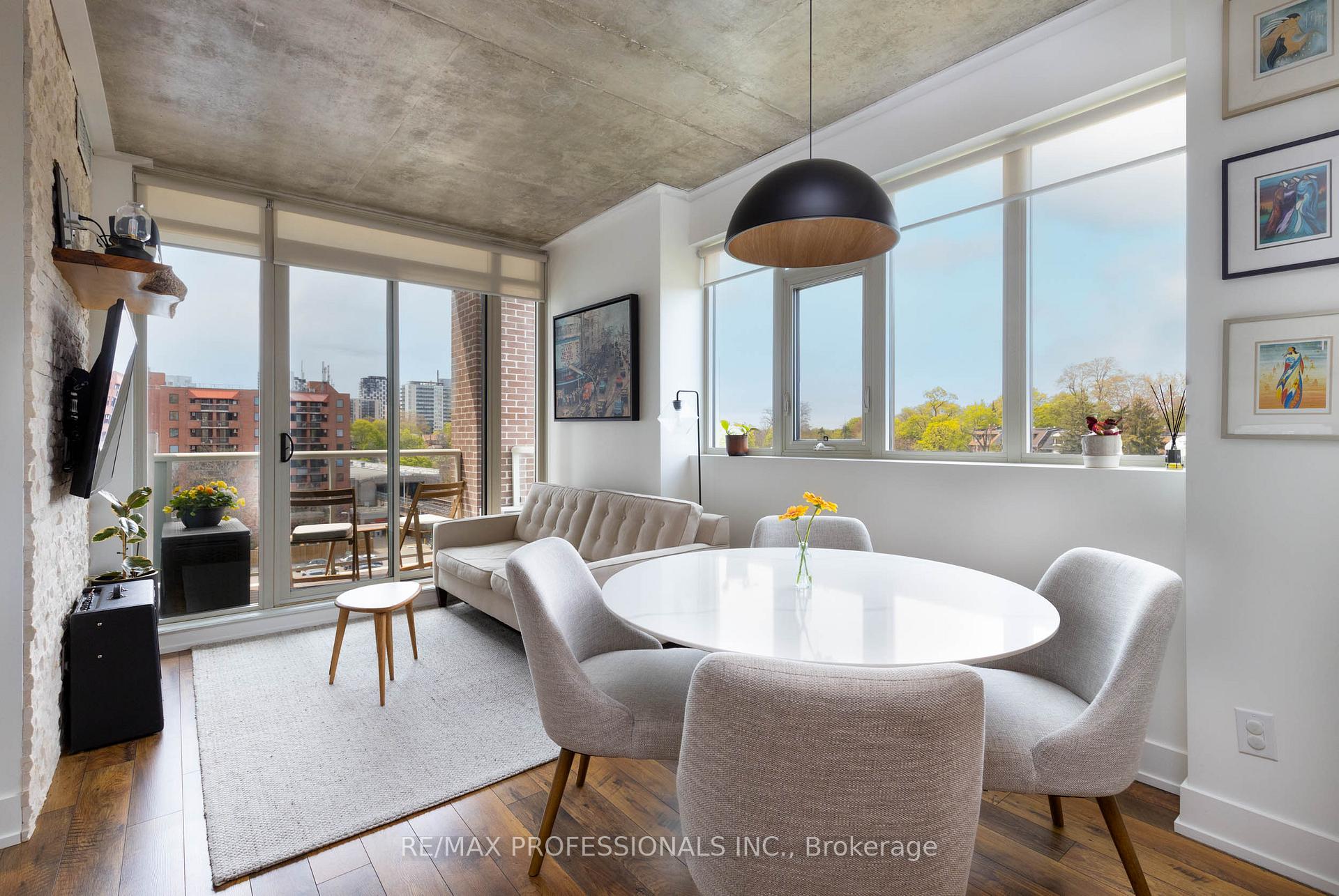 Photo of Unit 410, 1638 Bloor Street W