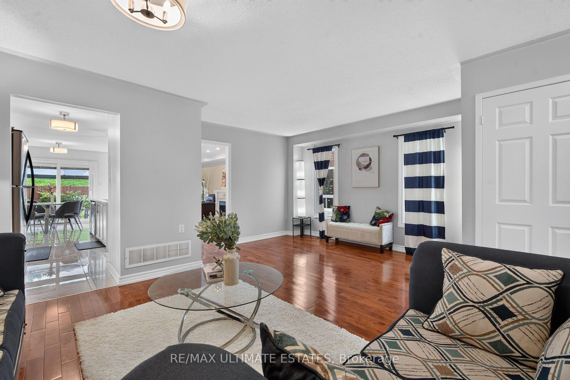 Photo 12 of 587 Caboto Trail, Markham, Village Green-South Unionville — HOMEH