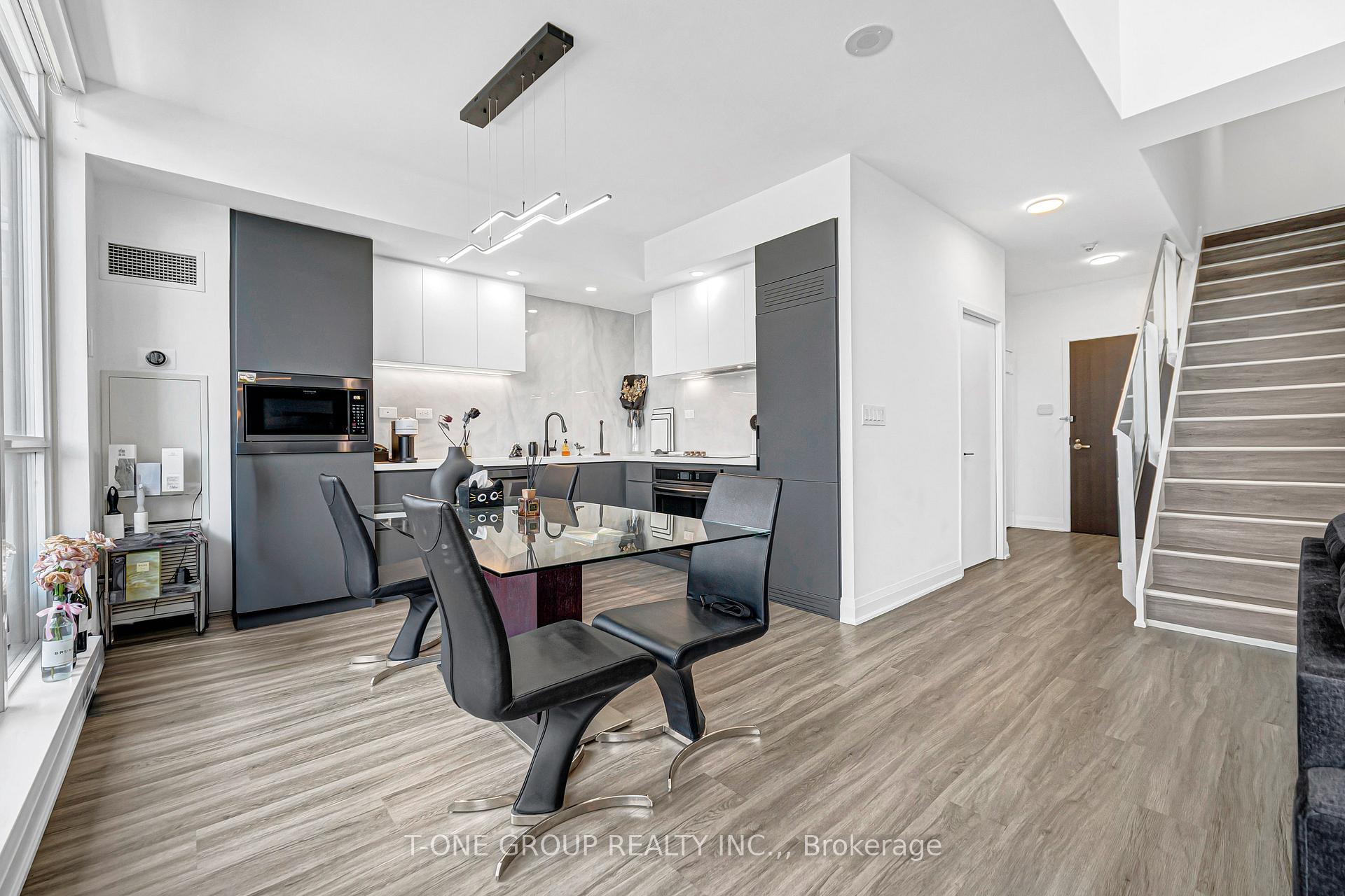 Photo 2 of Unit 829, 8 Telegram Mews, Toronto, Waterfront Communities — HOMEH