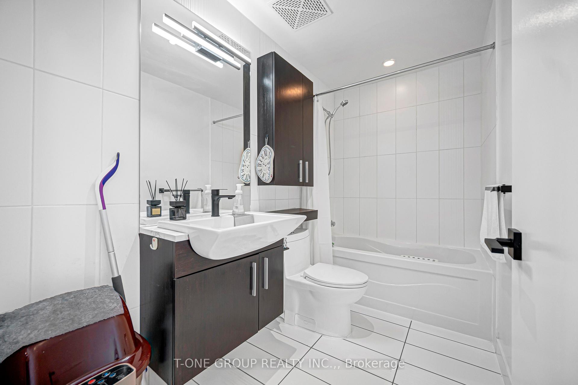 Photo 18 of Unit 829, 8 Telegram Mews, Toronto, Waterfront Communities — HOMEH