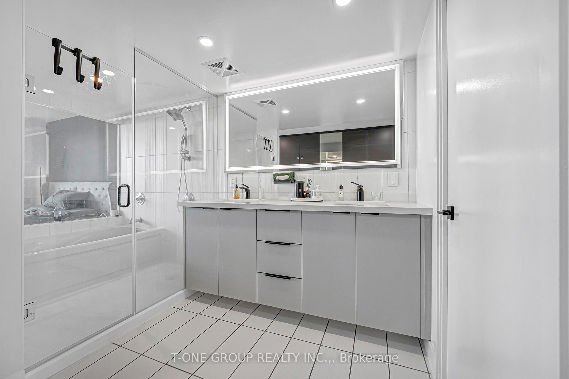 Photo 26 of Unit 829, 8 Telegram Mews, Toronto, Waterfront Communities — HOMEH