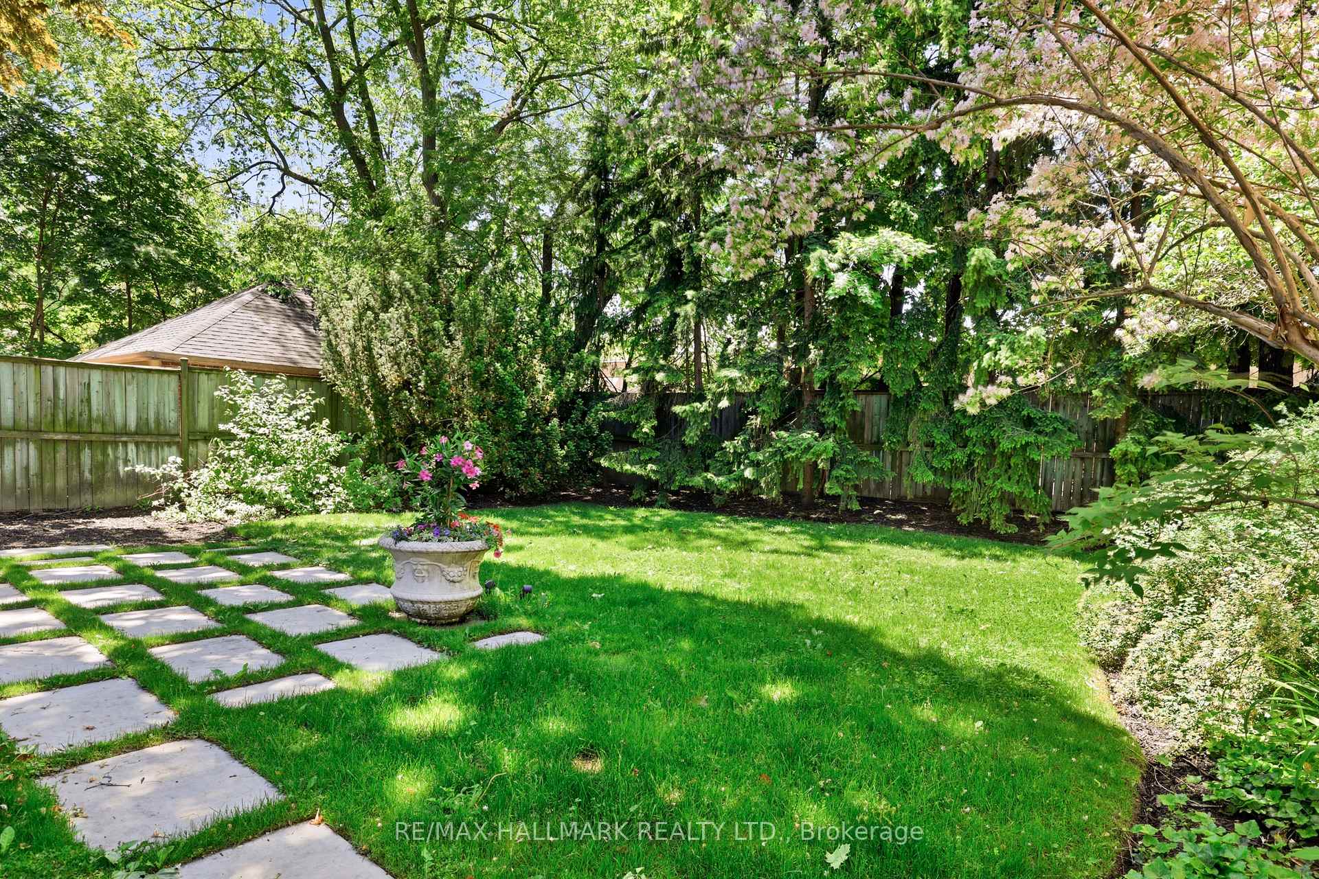Photo 43 of 150 Glen Cedar Road, Toronto, Humewood-Cedarvale — HOMEH