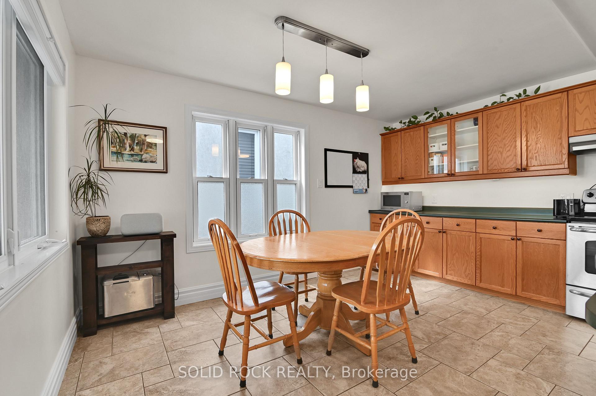 Photo 9 of 253 Cote-Royale Crescent, Ottawa, Bilberry Creek/Queenswood Heights — HOMEH