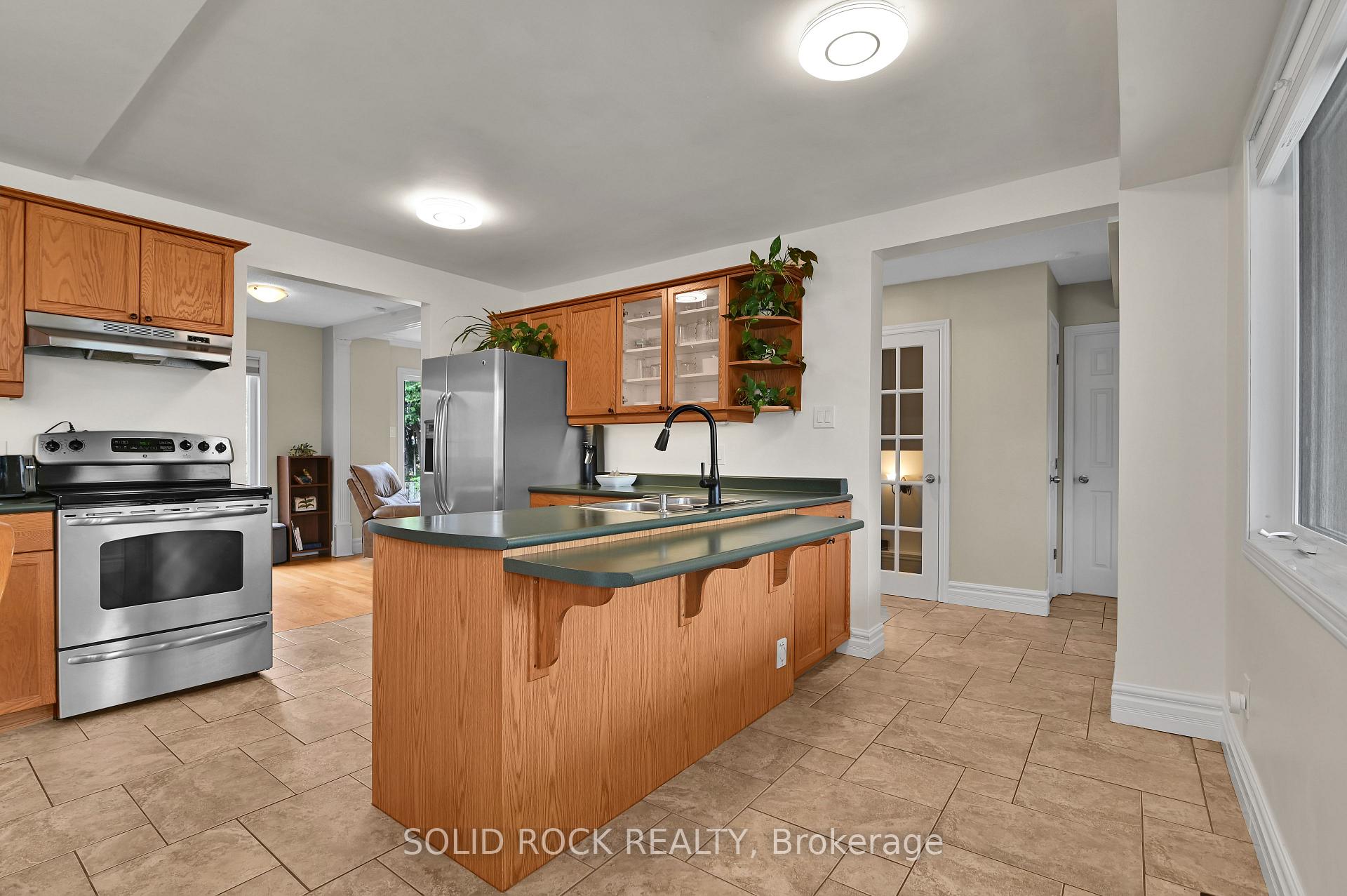 Photo 11 of 253 Cote-Royale Crescent, Ottawa, Bilberry Creek/Queenswood Heights — HOMEH