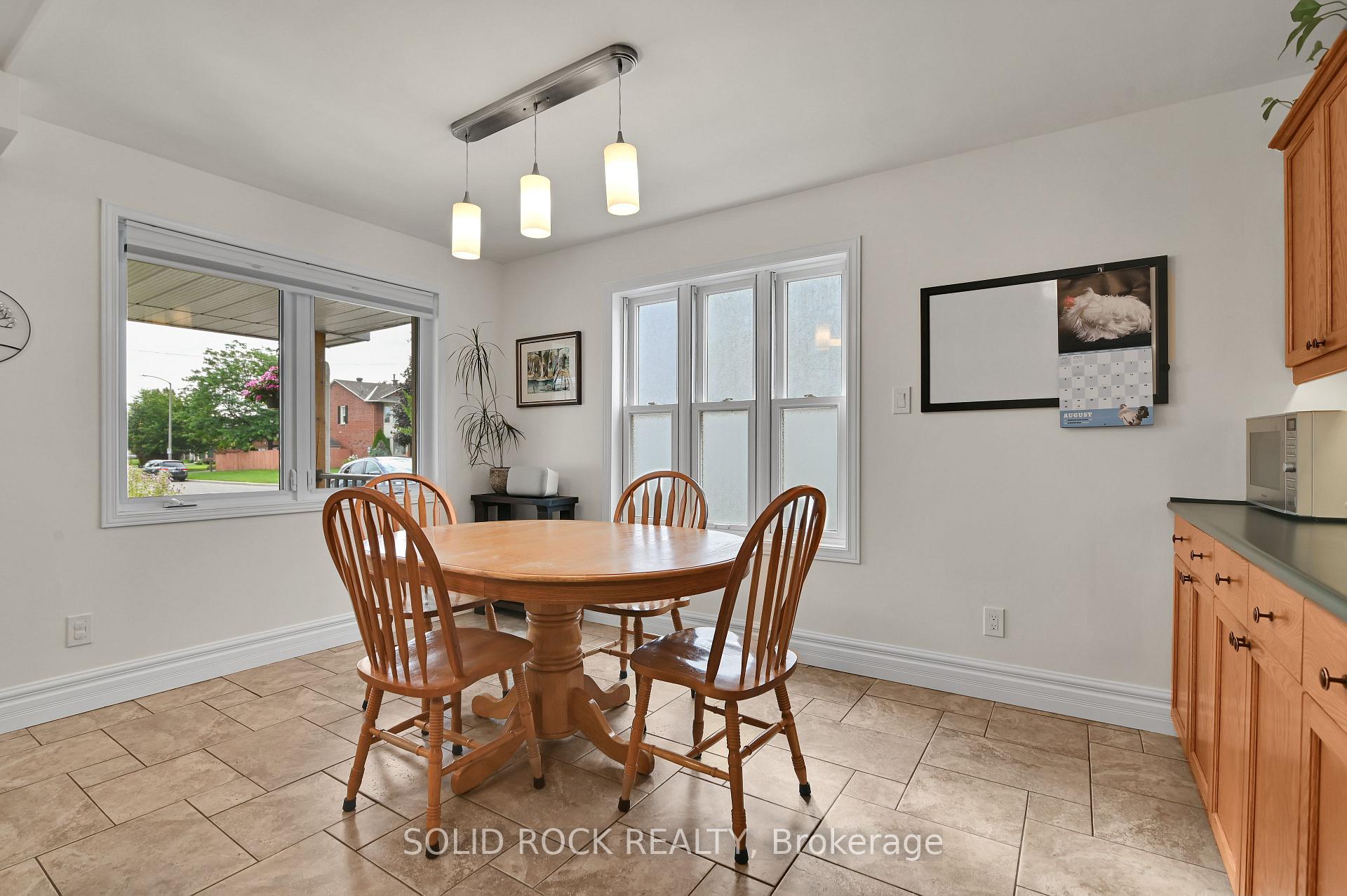 Photo 13 of 253 Cote-Royale Crescent, Ottawa, Bilberry Creek/Queenswood Heights — HOMEH