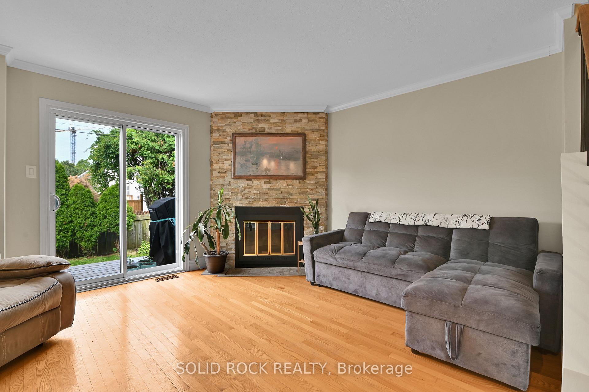 Photo 14 of 253 Cote-Royale Crescent, Ottawa, Bilberry Creek/Queenswood Heights — HOMEH