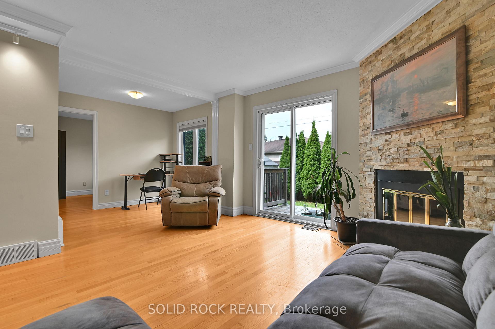Photo 15 of 253 Cote-Royale Crescent, Ottawa, Bilberry Creek/Queenswood Heights — HOMEH