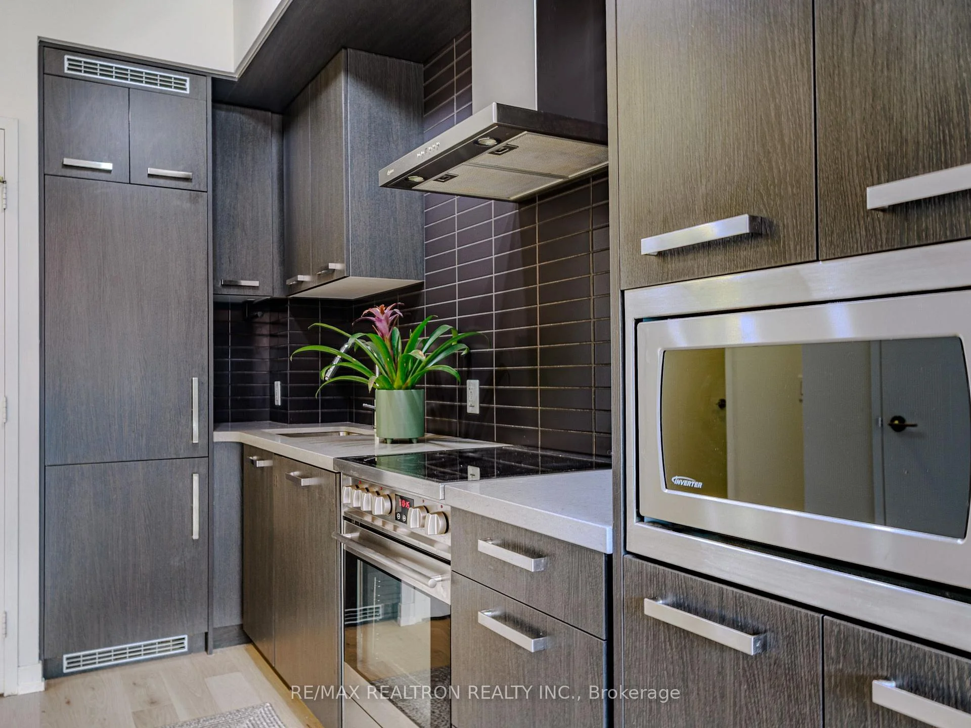 Photo 2 of Unit S302, 455 Front St E Front Street E, Toronto, Waterfront Communities — HOMEH