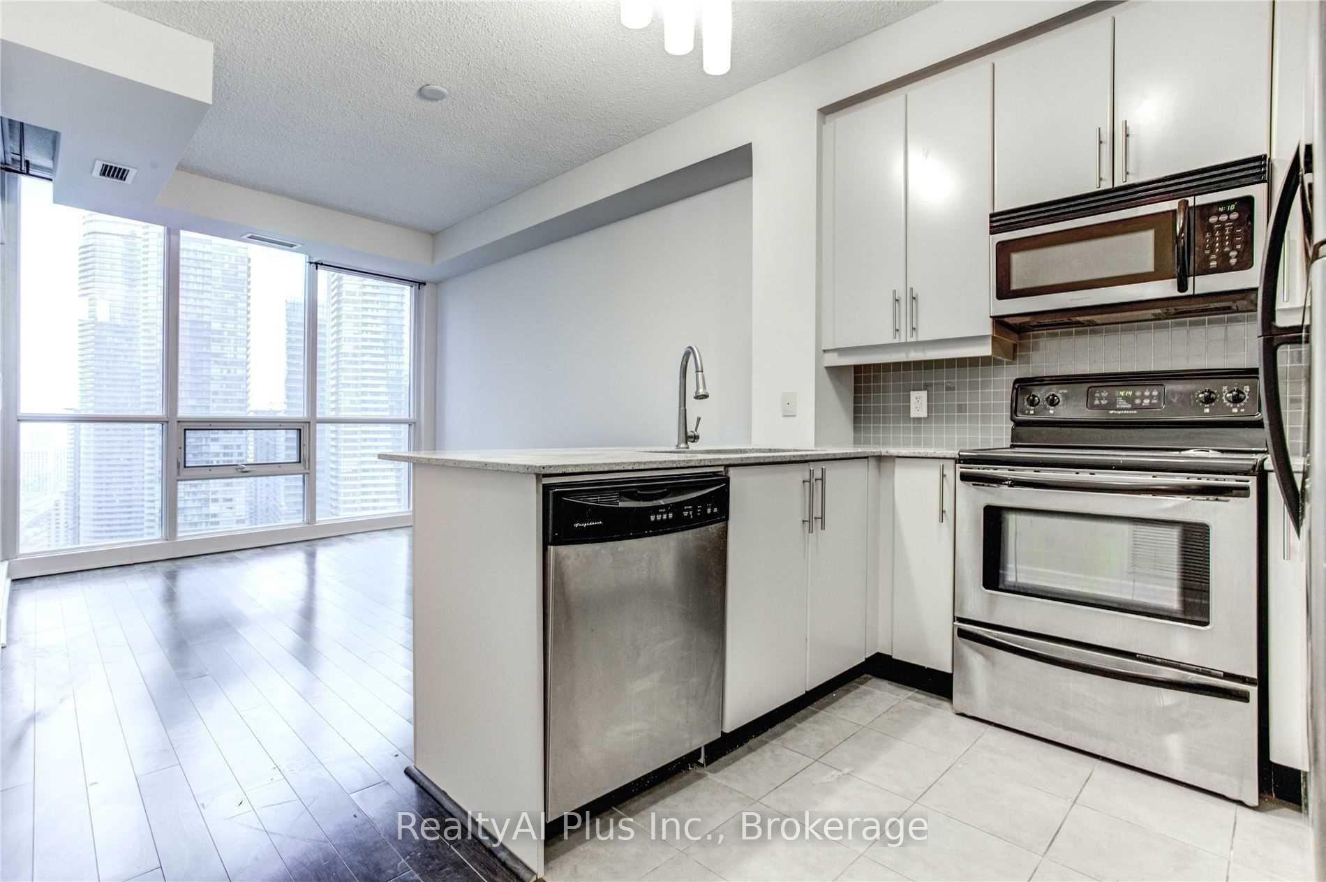 Photo 5 of Unit 3101, 18 Harbour Street, Toronto, Waterfront Communities — HOMEH