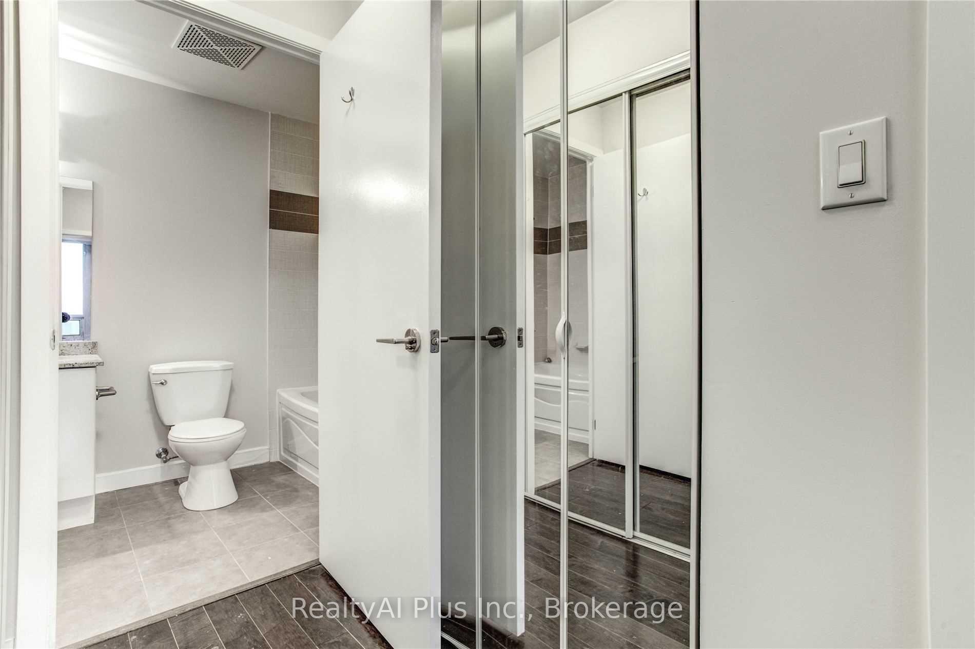 Photo 10 of Unit 3101, 18 Harbour Street, Toronto, Waterfront Communities — HOMEH
