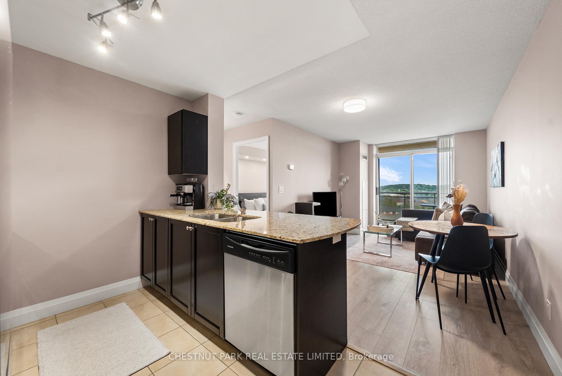 Photo 6 of Unit 701, 73 King William Crescent, Richmond Hill, Langstaff — HOMEH