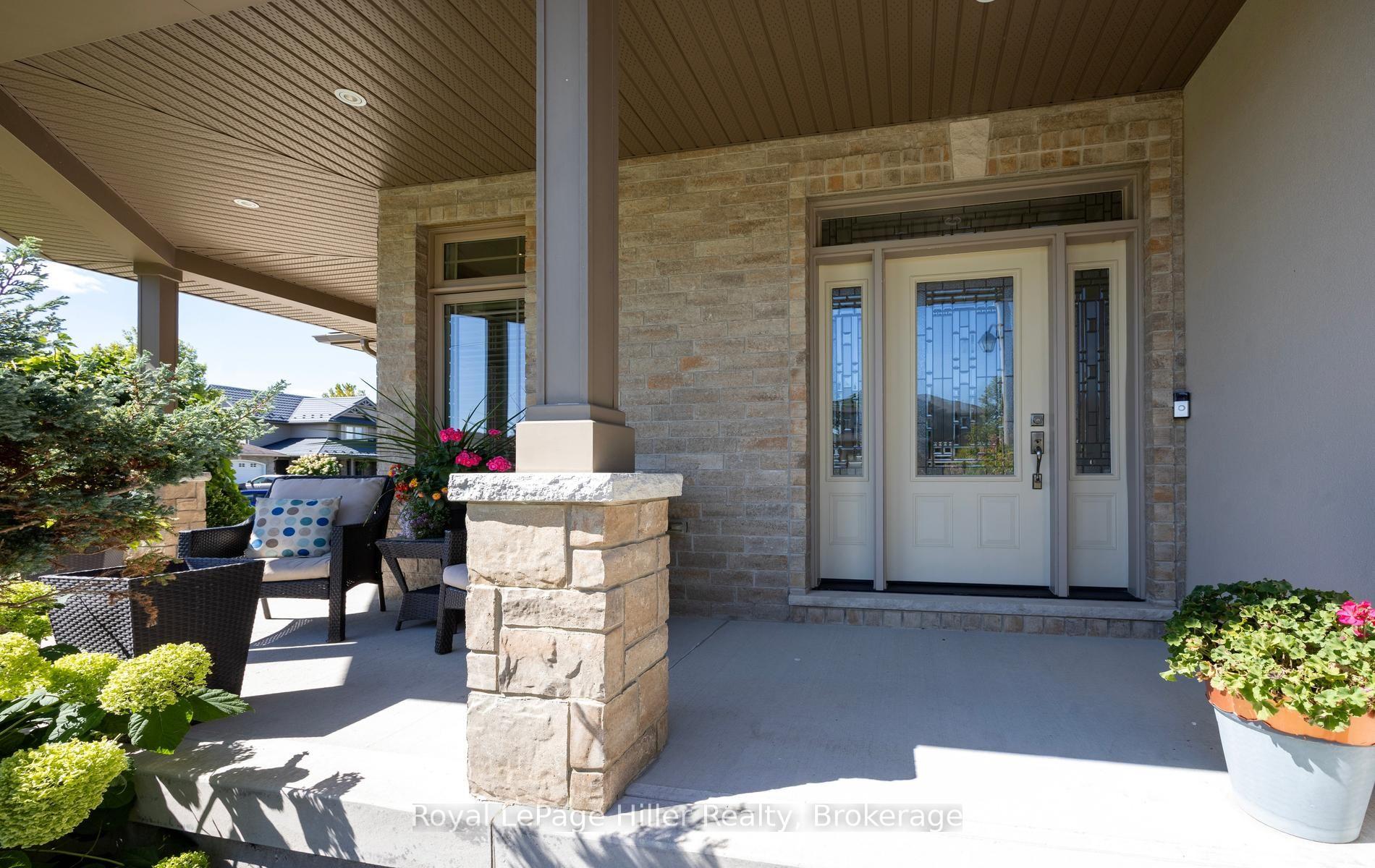 Photo 3 of 2 Findlay Place, Stratford — HOMEH