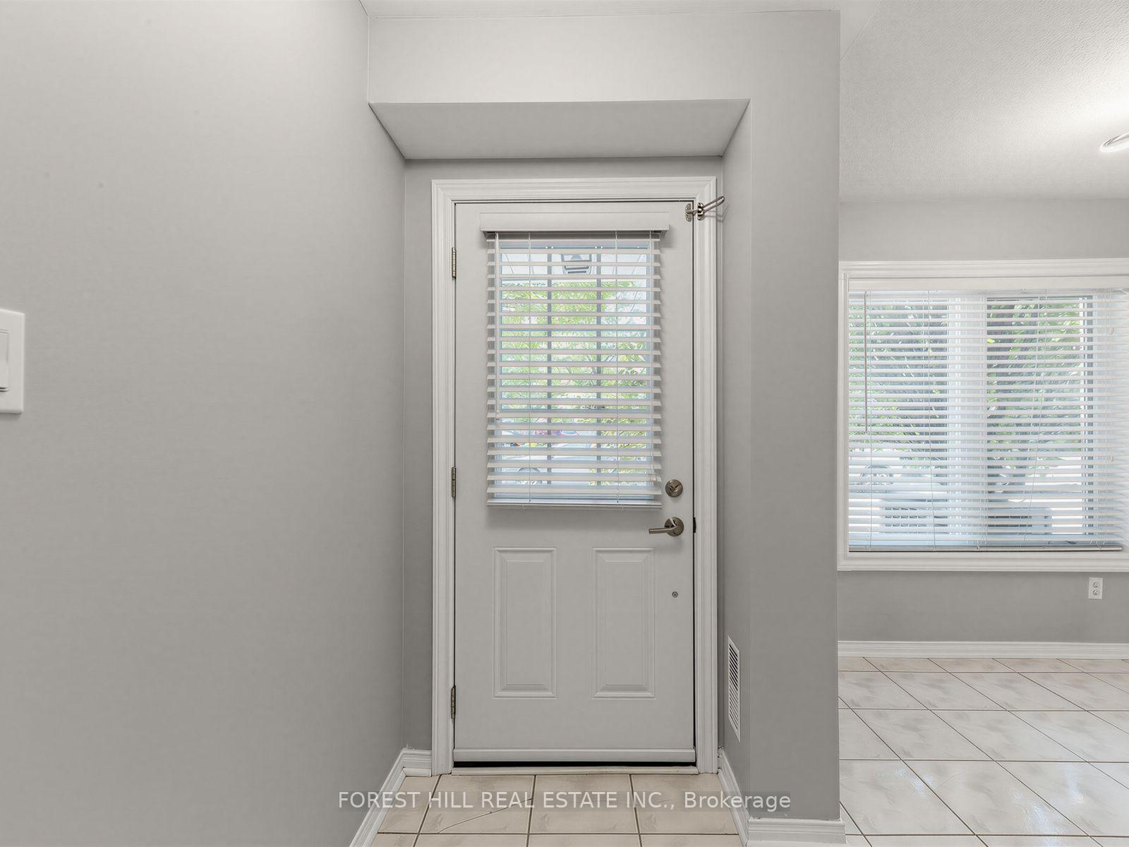 Photo 5 of 37 Birdstone Crescent, Toronto, Junction Area — HOMEH