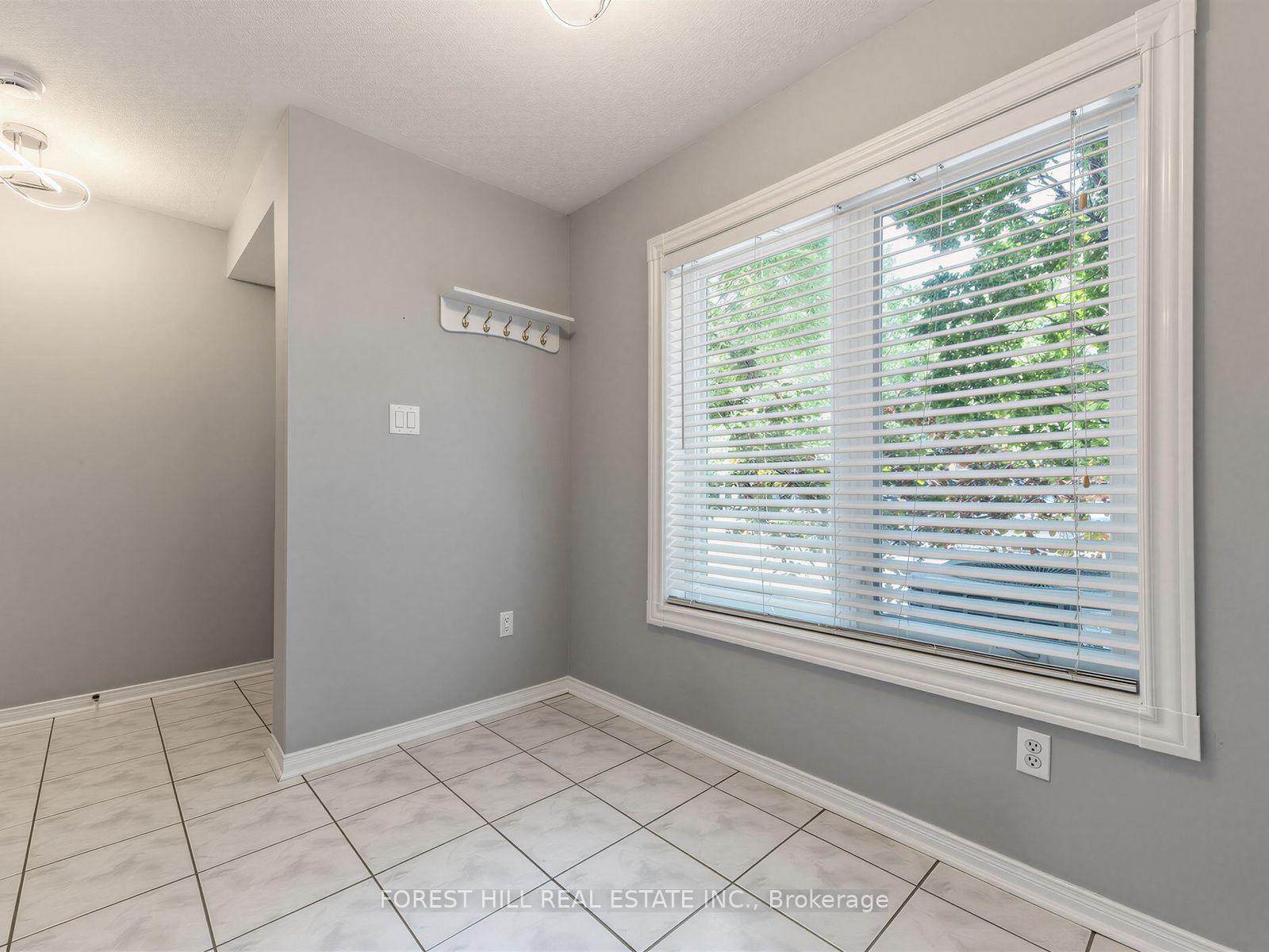 Photo 6 of 37 Birdstone Crescent, Toronto, Junction Area — HOMEH