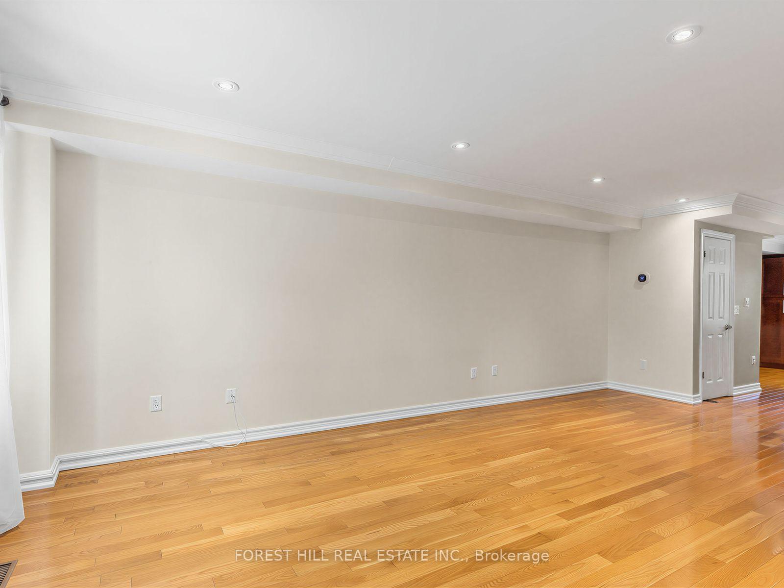 Photo 16 of 37 Birdstone Crescent, Toronto, Junction Area — HOMEH