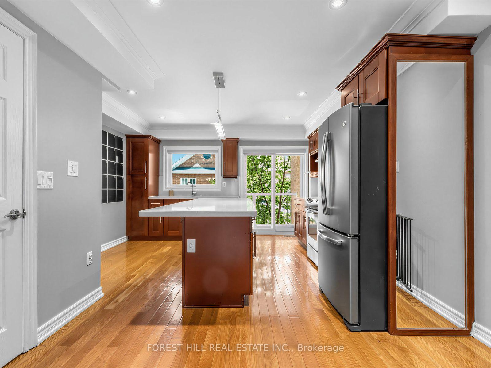 Photo 17 of 37 Birdstone Crescent, Toronto, Junction Area — HOMEH