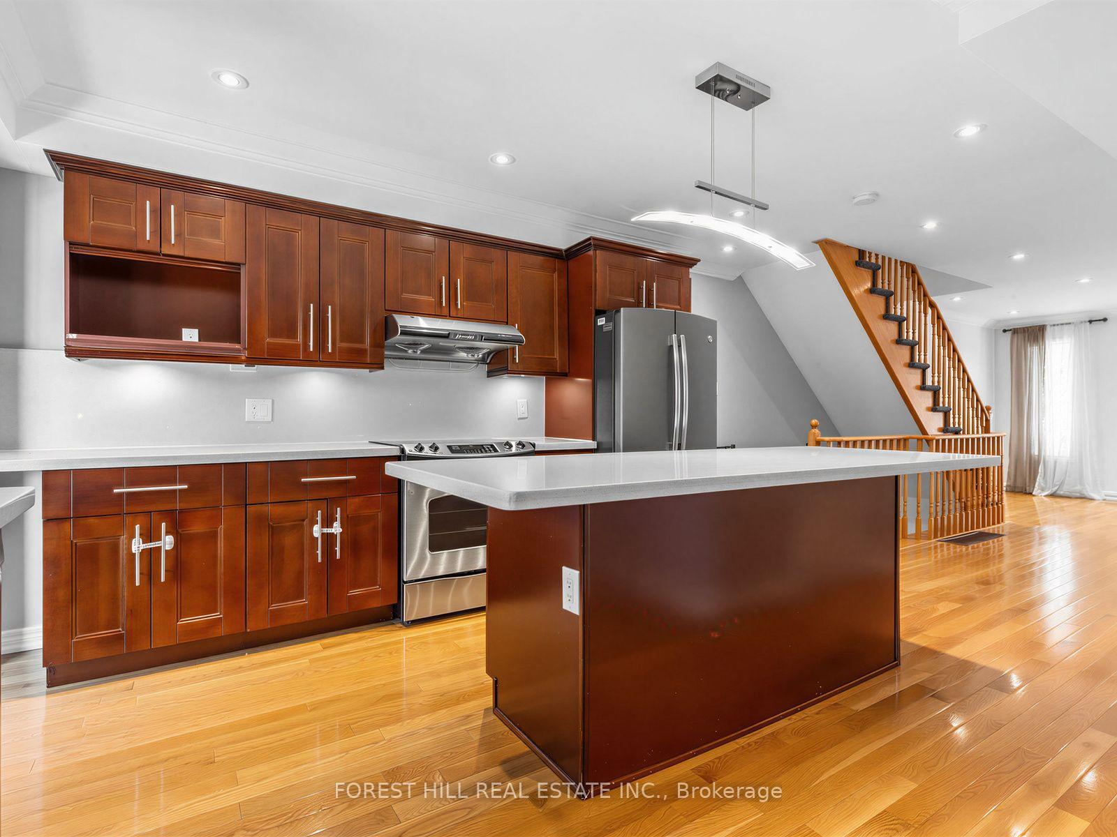 Photo 18 of 37 Birdstone Crescent, Toronto, Junction Area — HOMEH