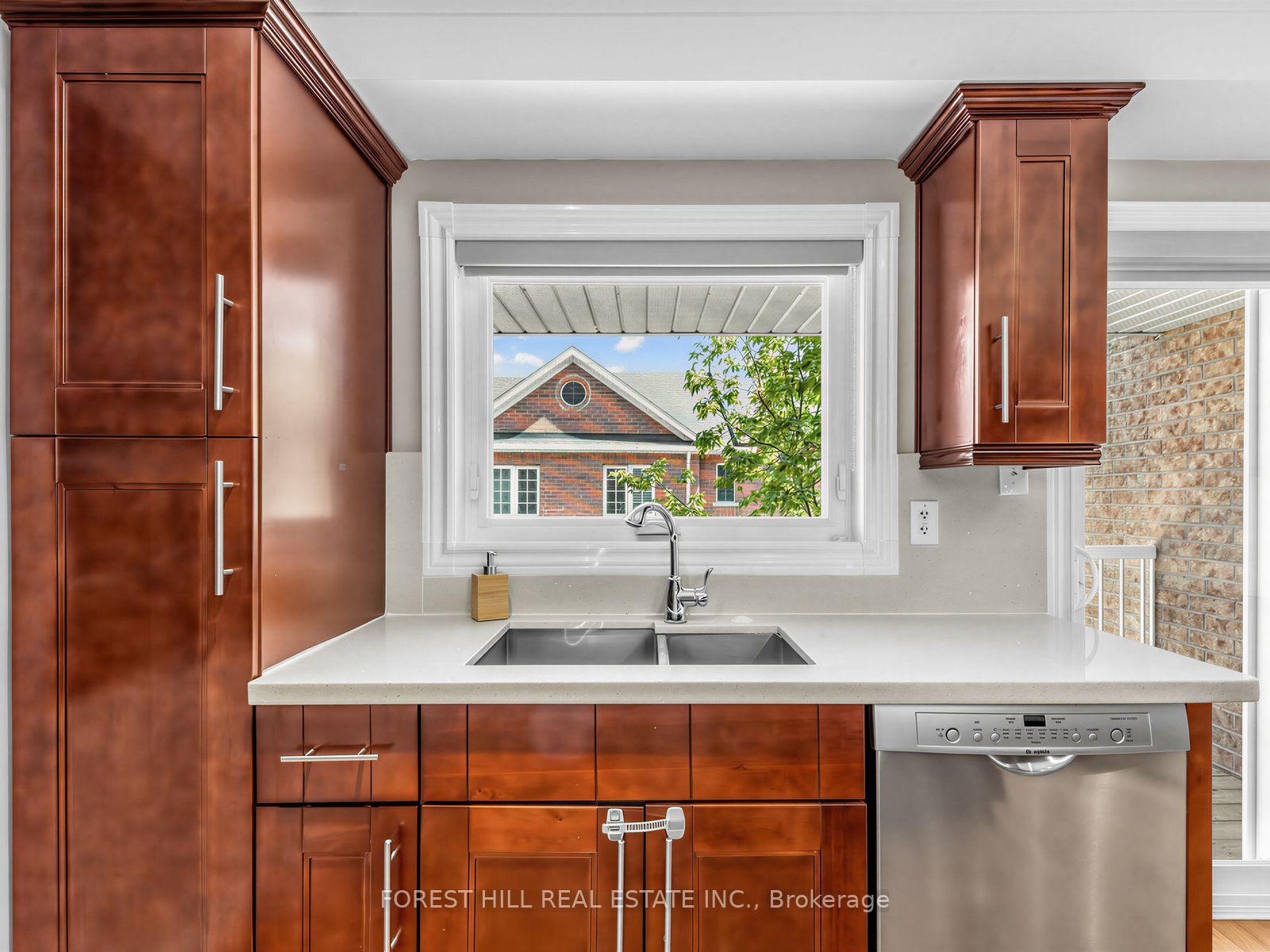 Photo 21 of 37 Birdstone Crescent, Toronto, Junction Area — HOMEH