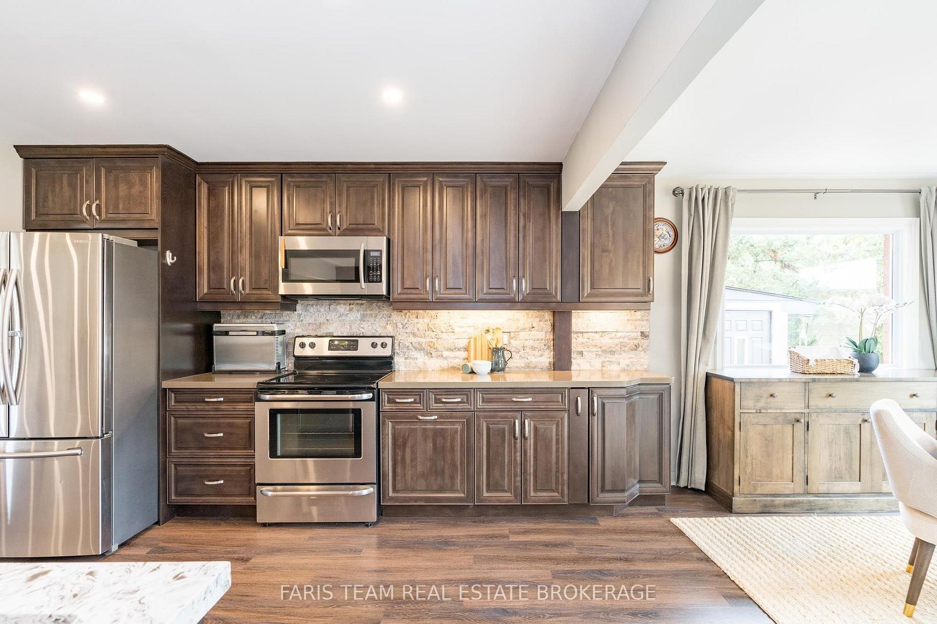 Photo 7 of 2032 Chantler Street, Innisfil, Stroud — HOMEH