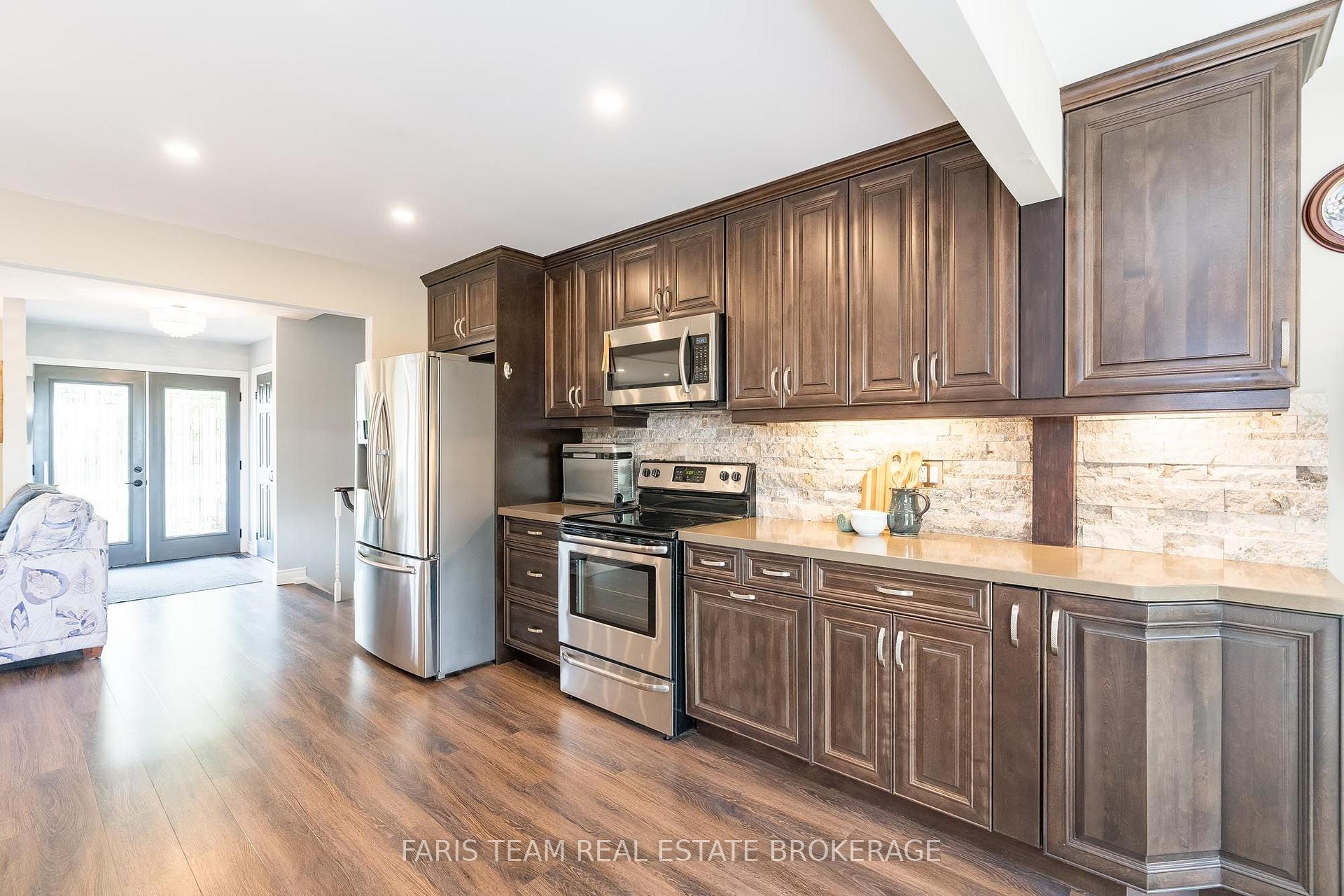 Photo 8 of 2032 Chantler Street, Innisfil, Stroud — HOMEH