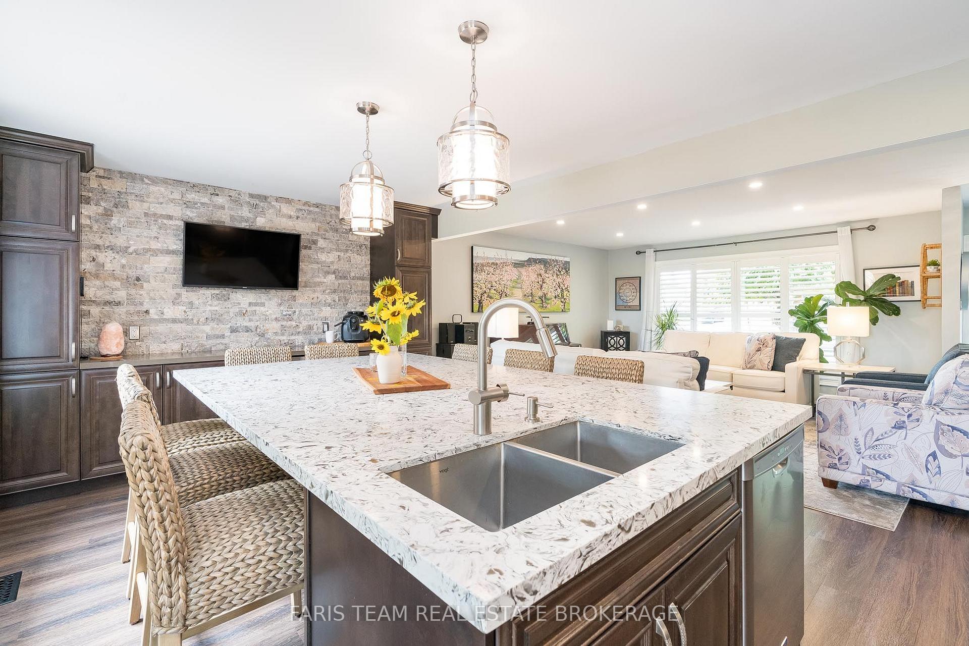 Photo 9 of 2032 Chantler Street, Innisfil, Stroud — HOMEH