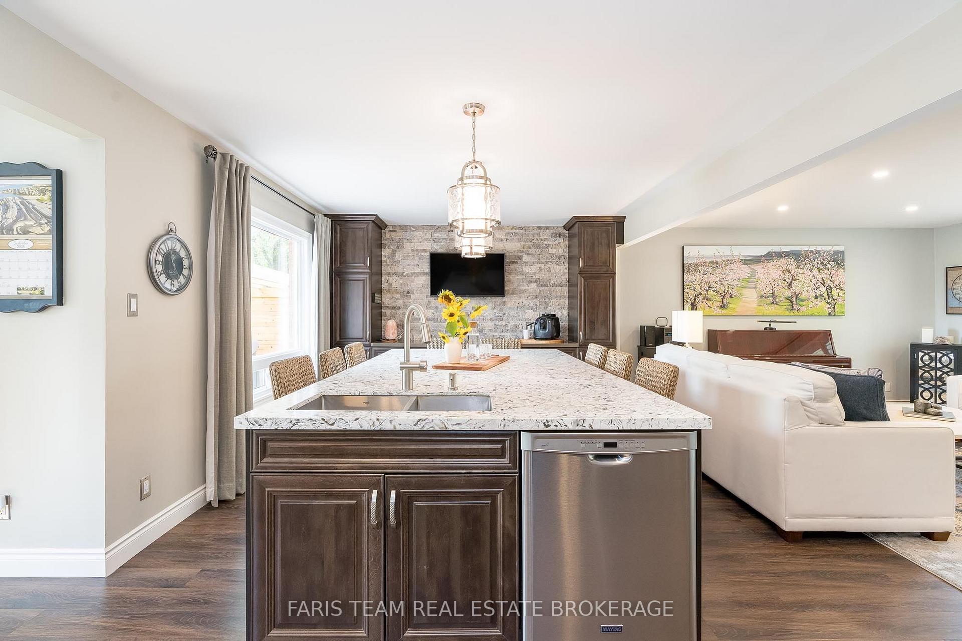Photo 10 of 2032 Chantler Street, Innisfil, Stroud — HOMEH