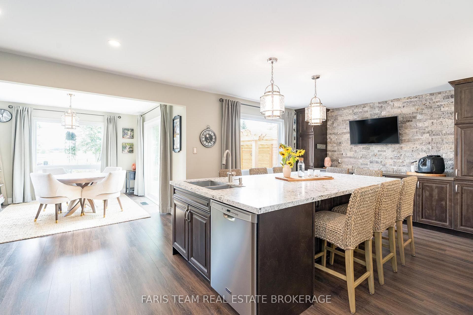 Photo 11 of 2032 Chantler Street, Innisfil, Stroud — HOMEH