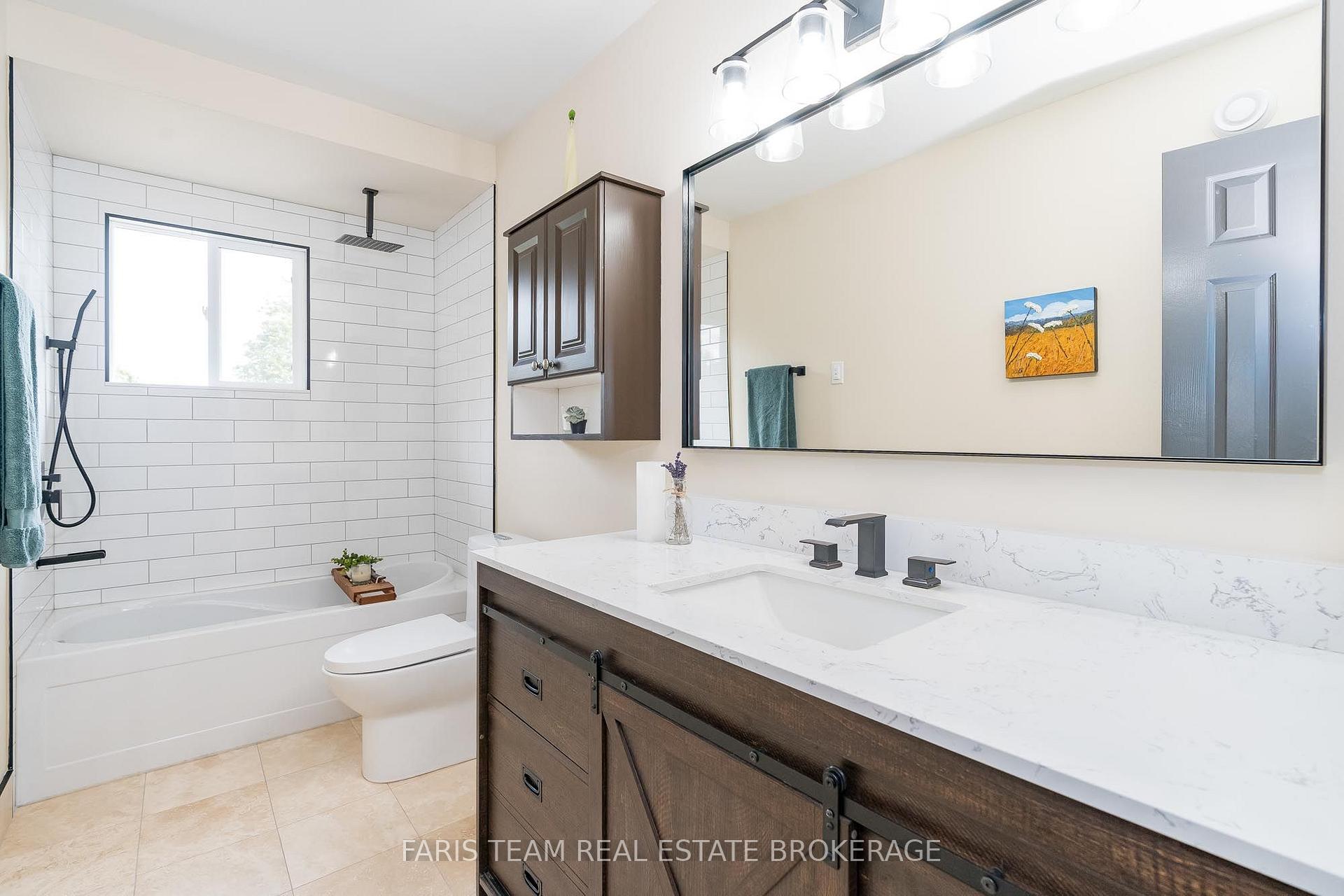Photo 23 of 2032 Chantler Street, Innisfil, Stroud — HOMEH