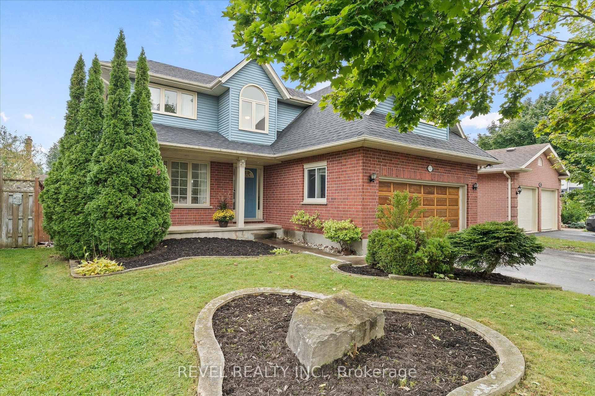 Front of 51 Napoleon Drive N