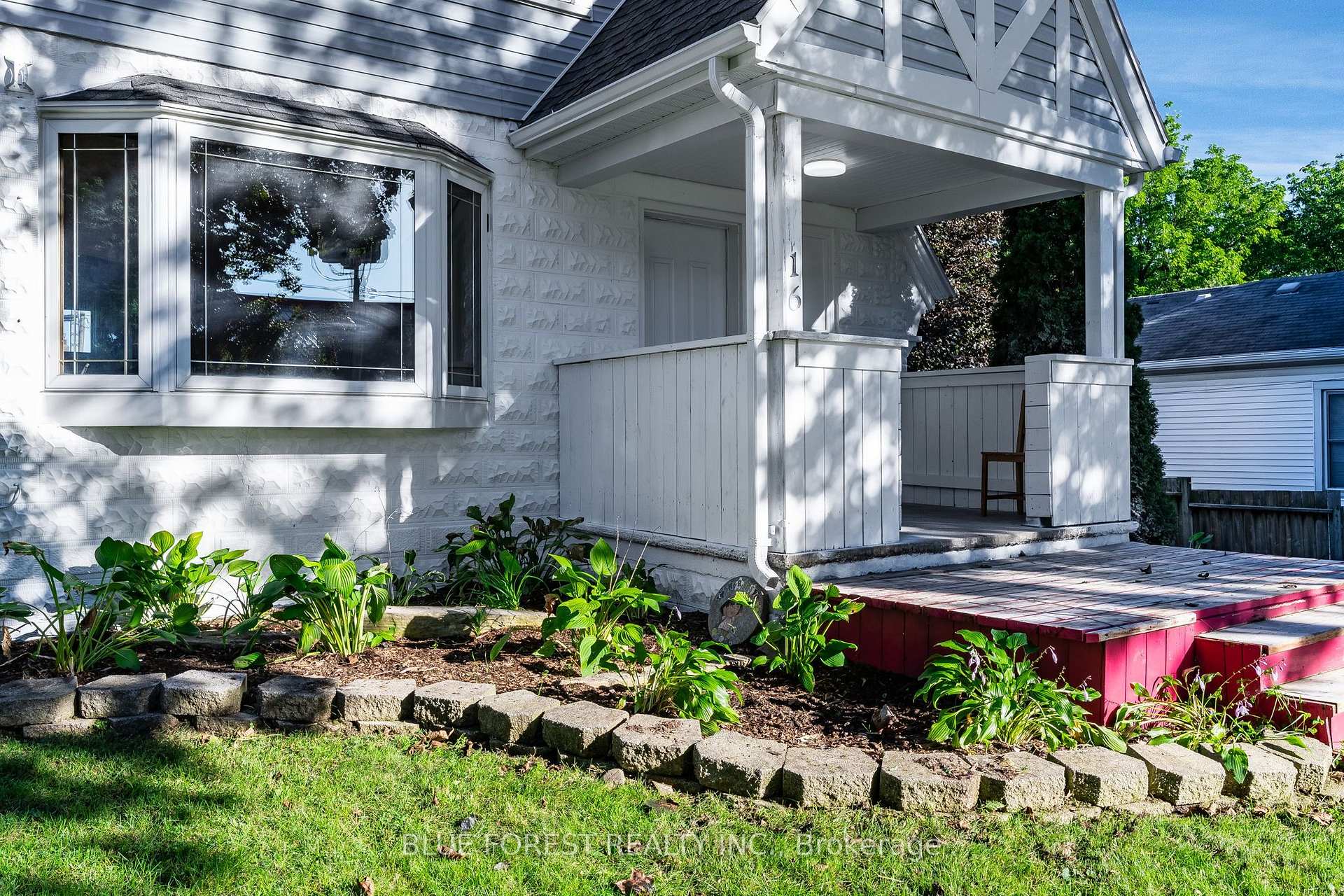 Photo 2 of 16 York Street E, Chatham-Kent, Ridgetown — HOMEH