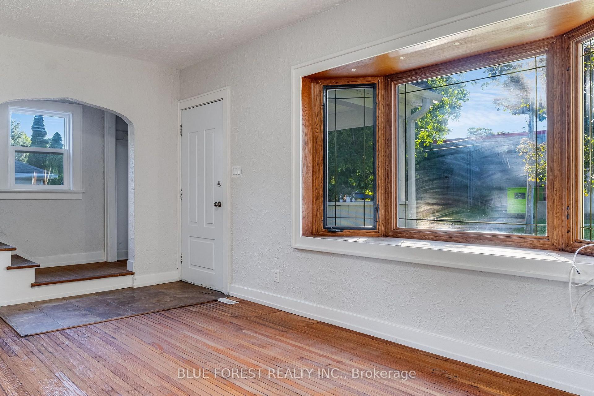 Photo 5 of 16 York Street E, Chatham-Kent, Ridgetown — HOMEH