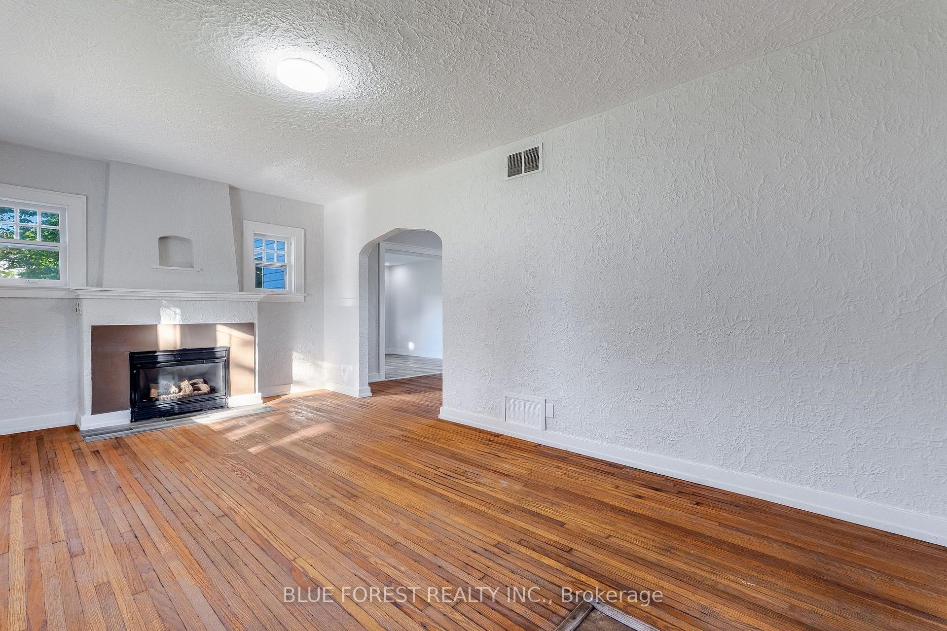 Photo 7 of 16 York Street E, Chatham-Kent, Ridgetown — HOMEH